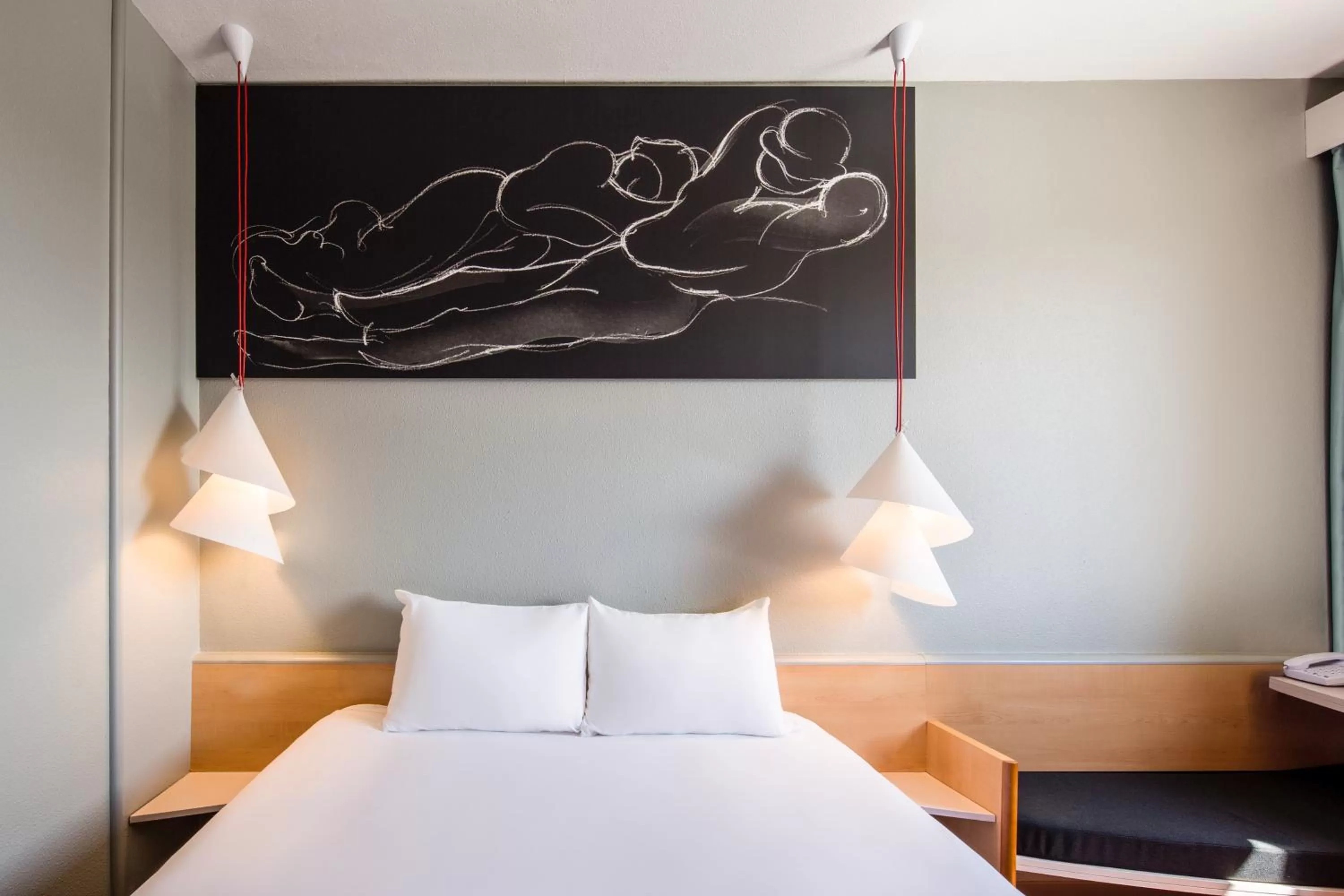 Bed in ibis Saint Quentin Basilique