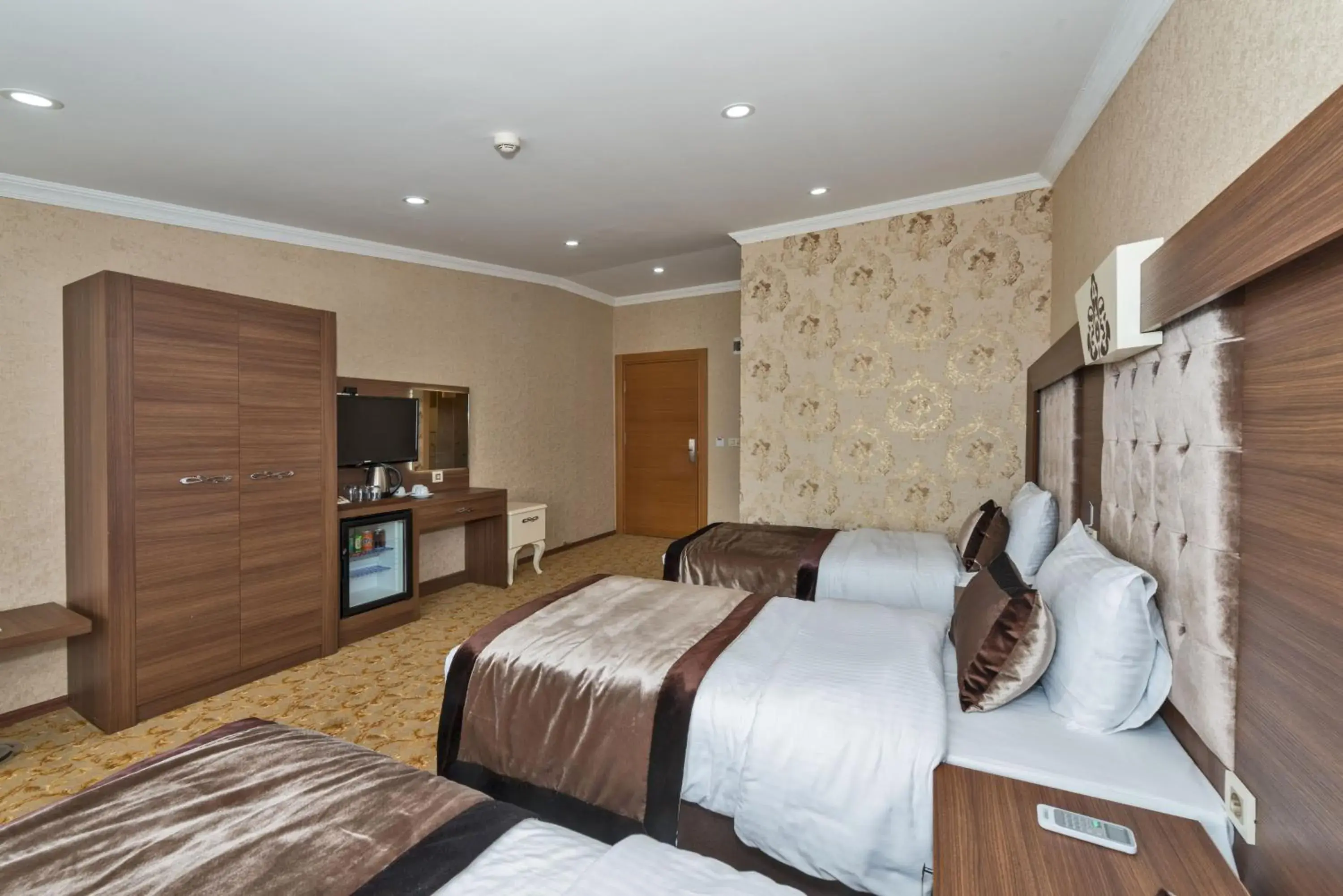 Bedroom, Bed in Montagna Hera Hotel