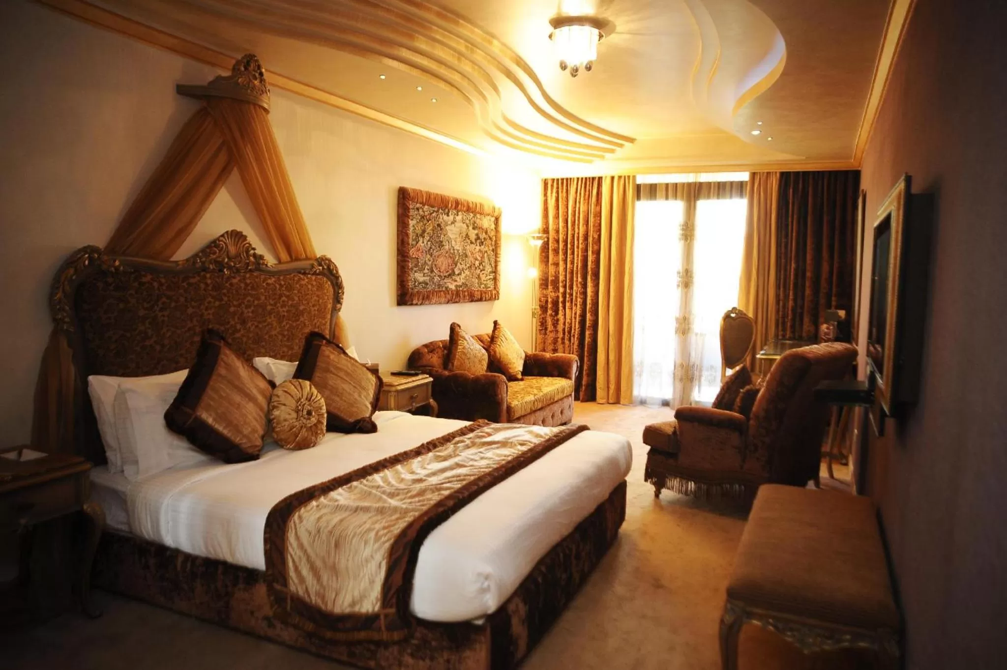 Photo of the whole room, Bed in Q Hotel