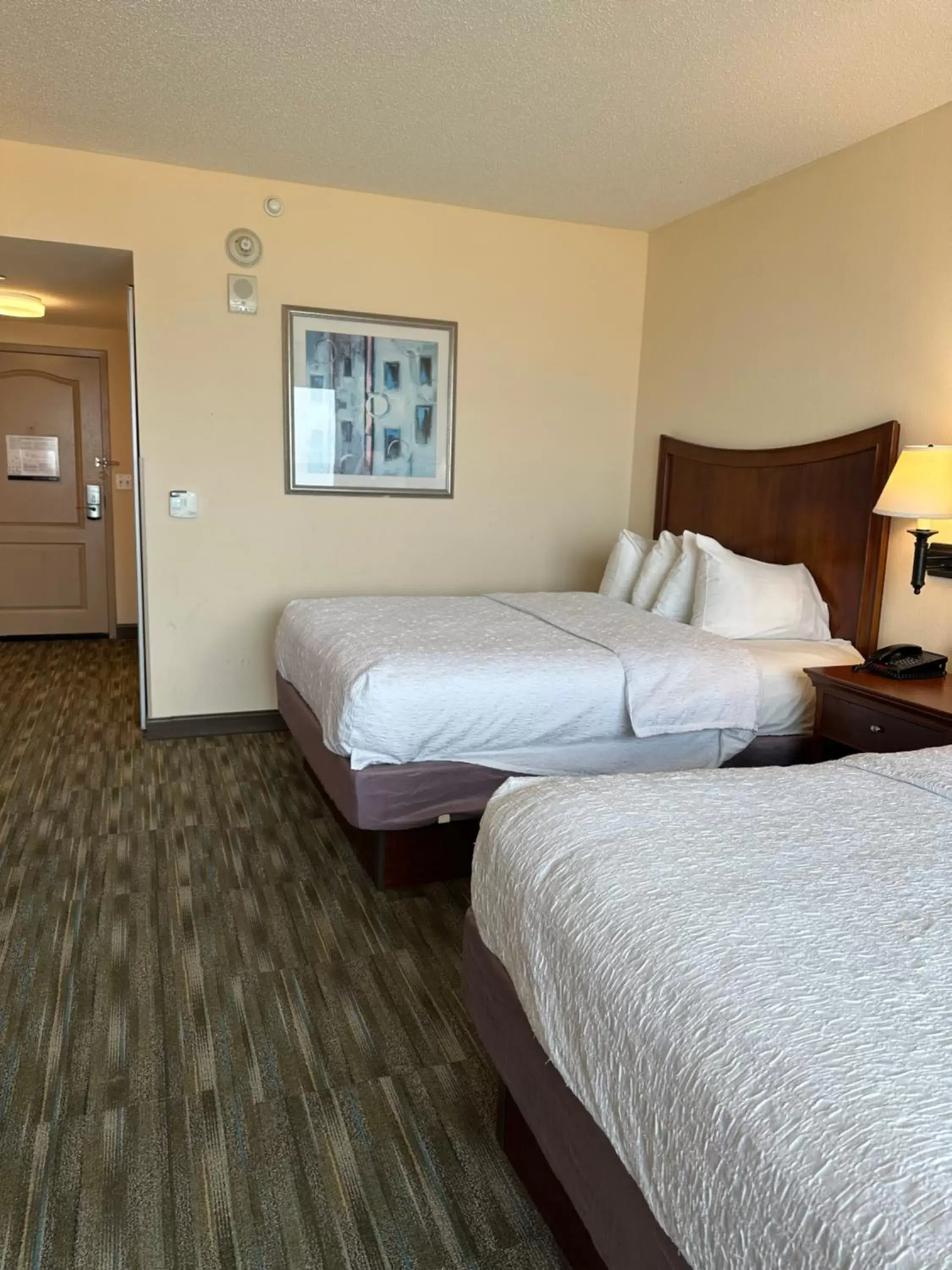 Bed in Hampton Inn Virginia Beach-Oceanfront South