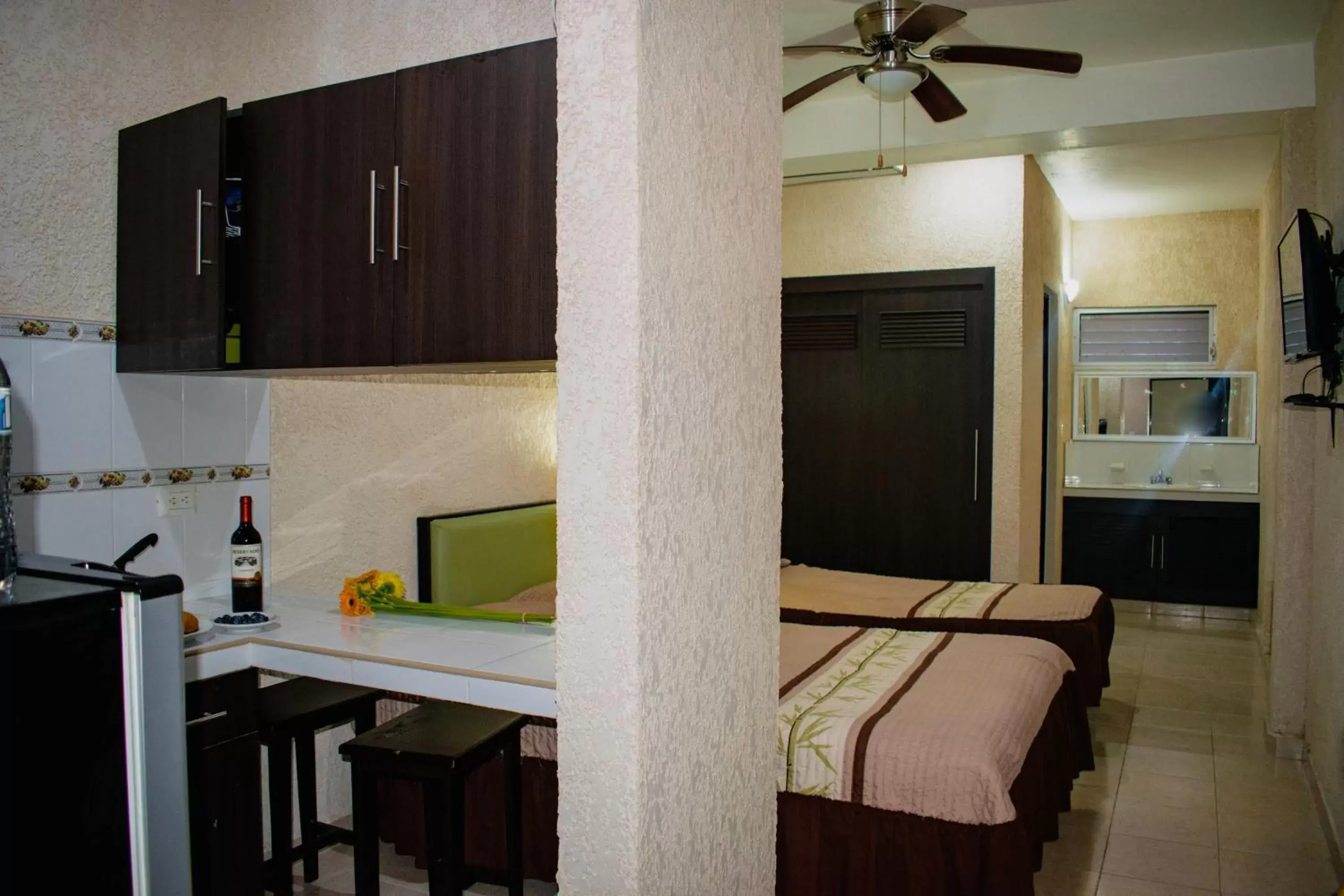 Dining area, Kitchen/Kitchenette in Suites Del Sol