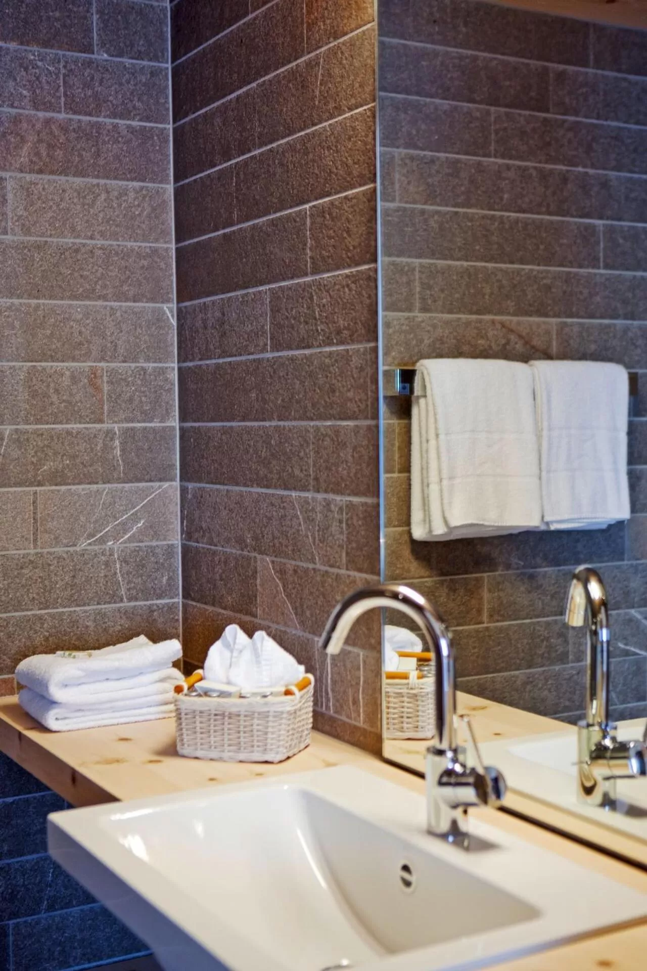 Bathroom in Romantik Hotel Muottas Muragl