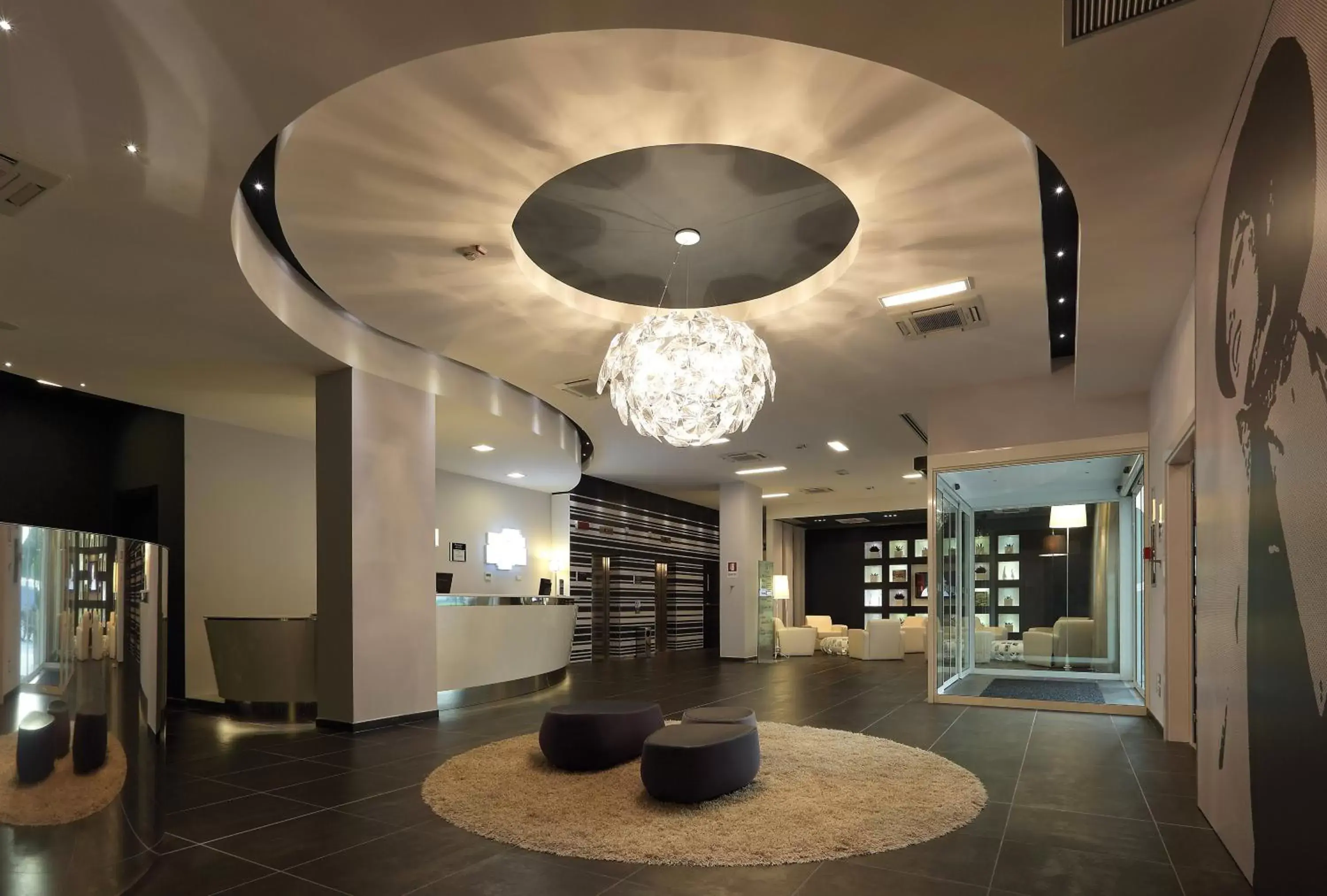 Property building, Lobby/Reception in Holiday Inn Milan Nord Zara, an IHG Hotel