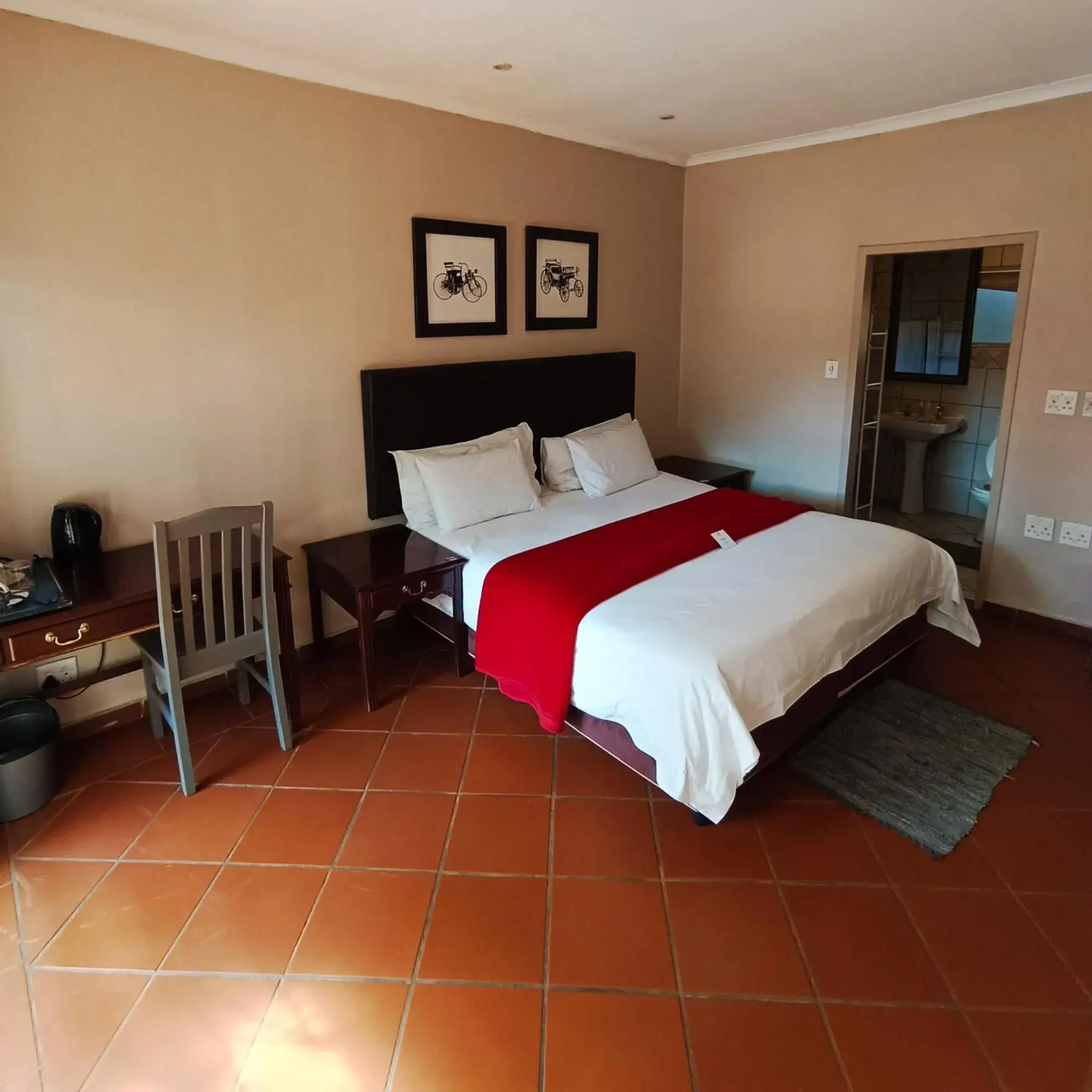 Photo of the whole room, Bed in The Wild Peach - Menlyn
