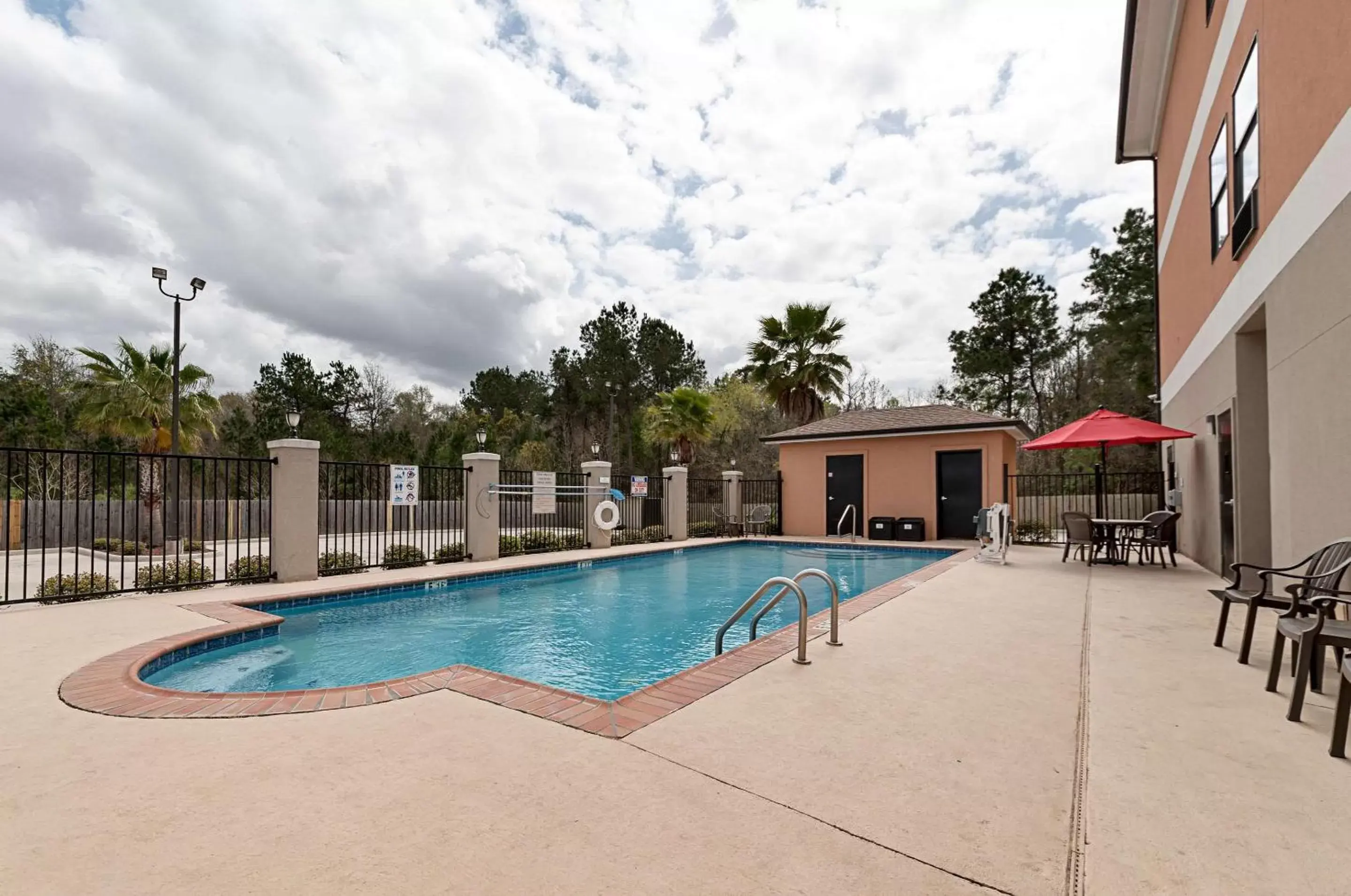 On site, Swimming Pool in Comfort Suites Sulphur - Lake Charles