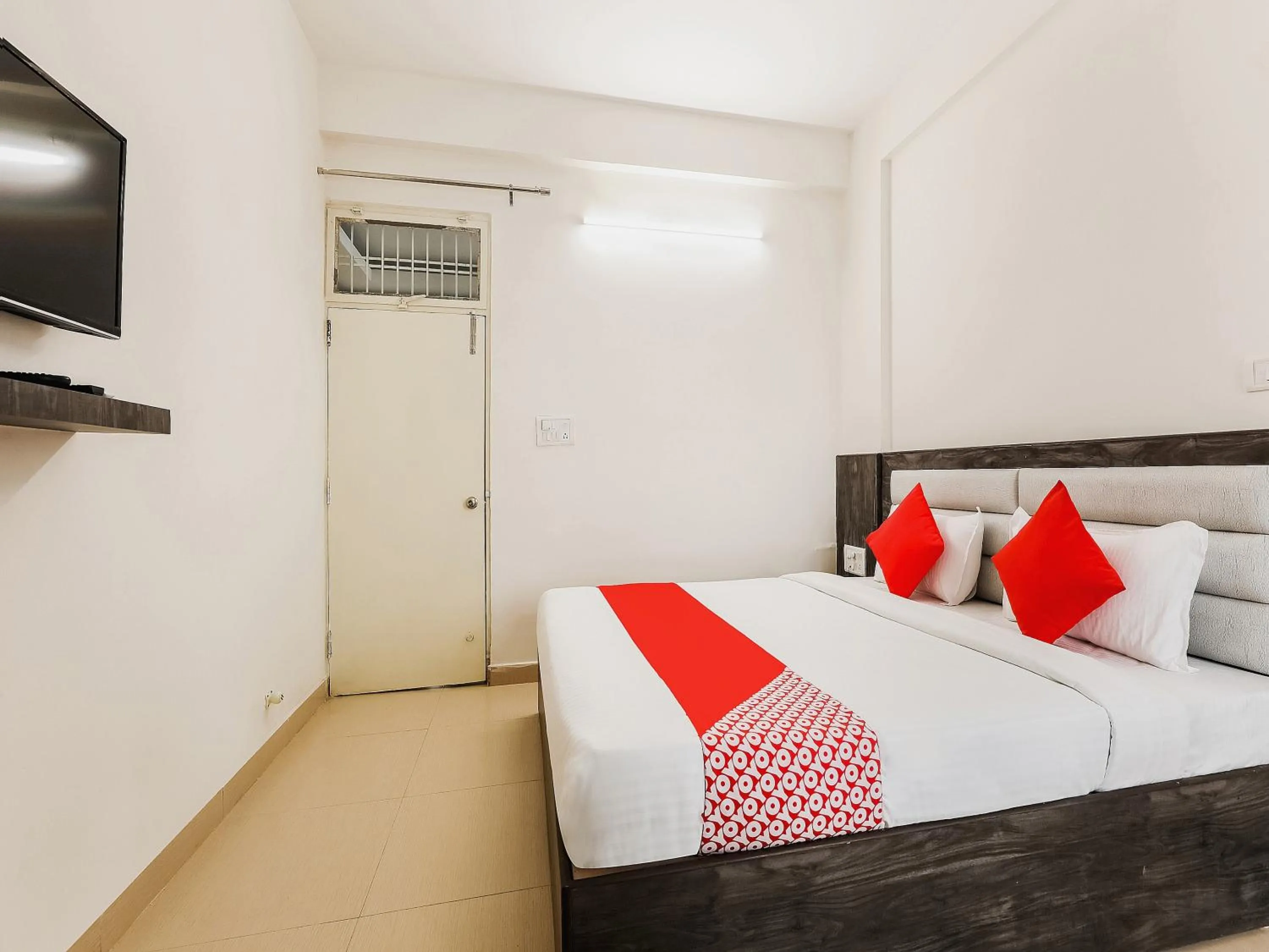 Bedroom, Bed in Tunez