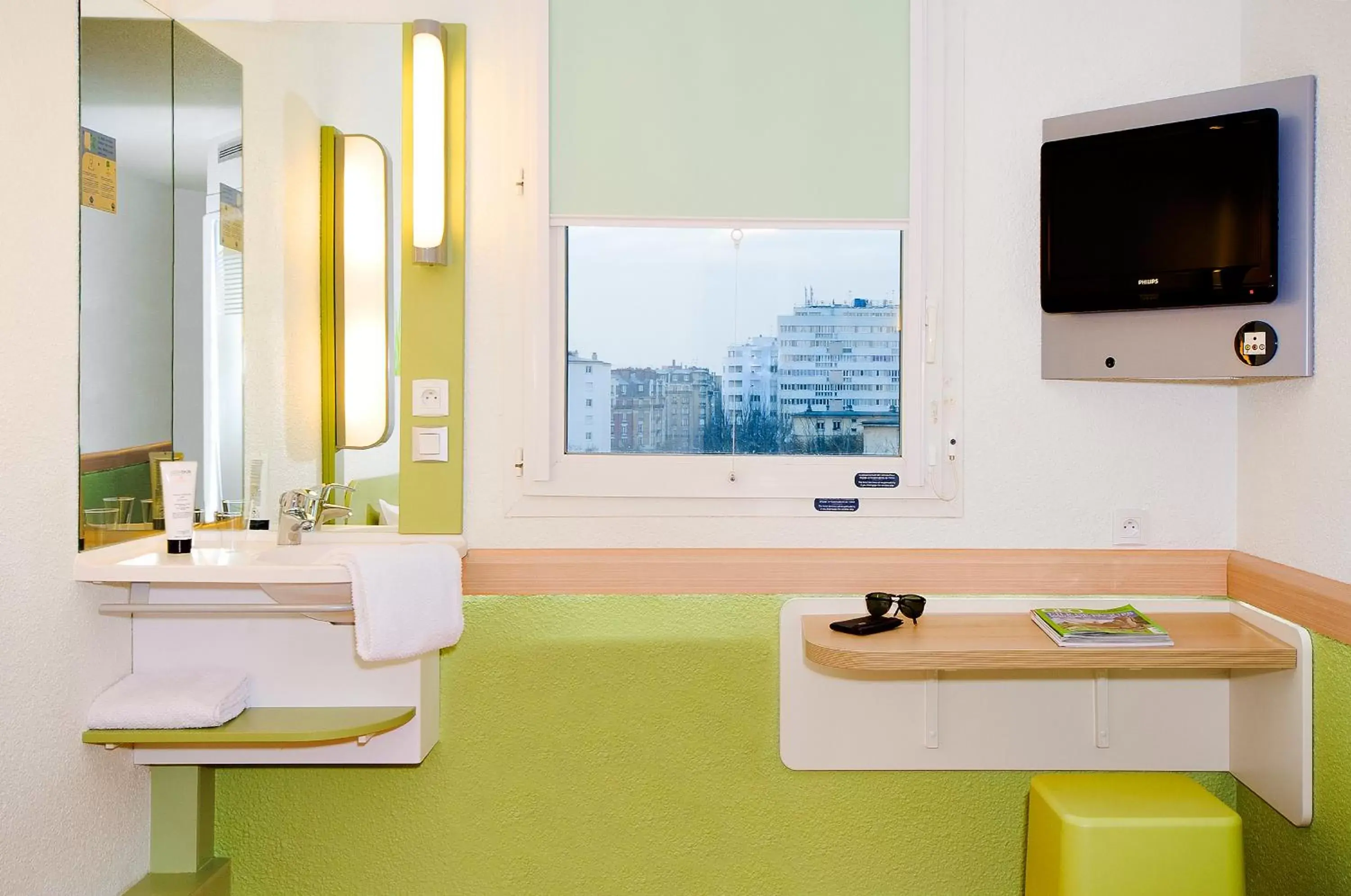 TV and multimedia, Bathroom in ibis budget Nancy Porte Sud