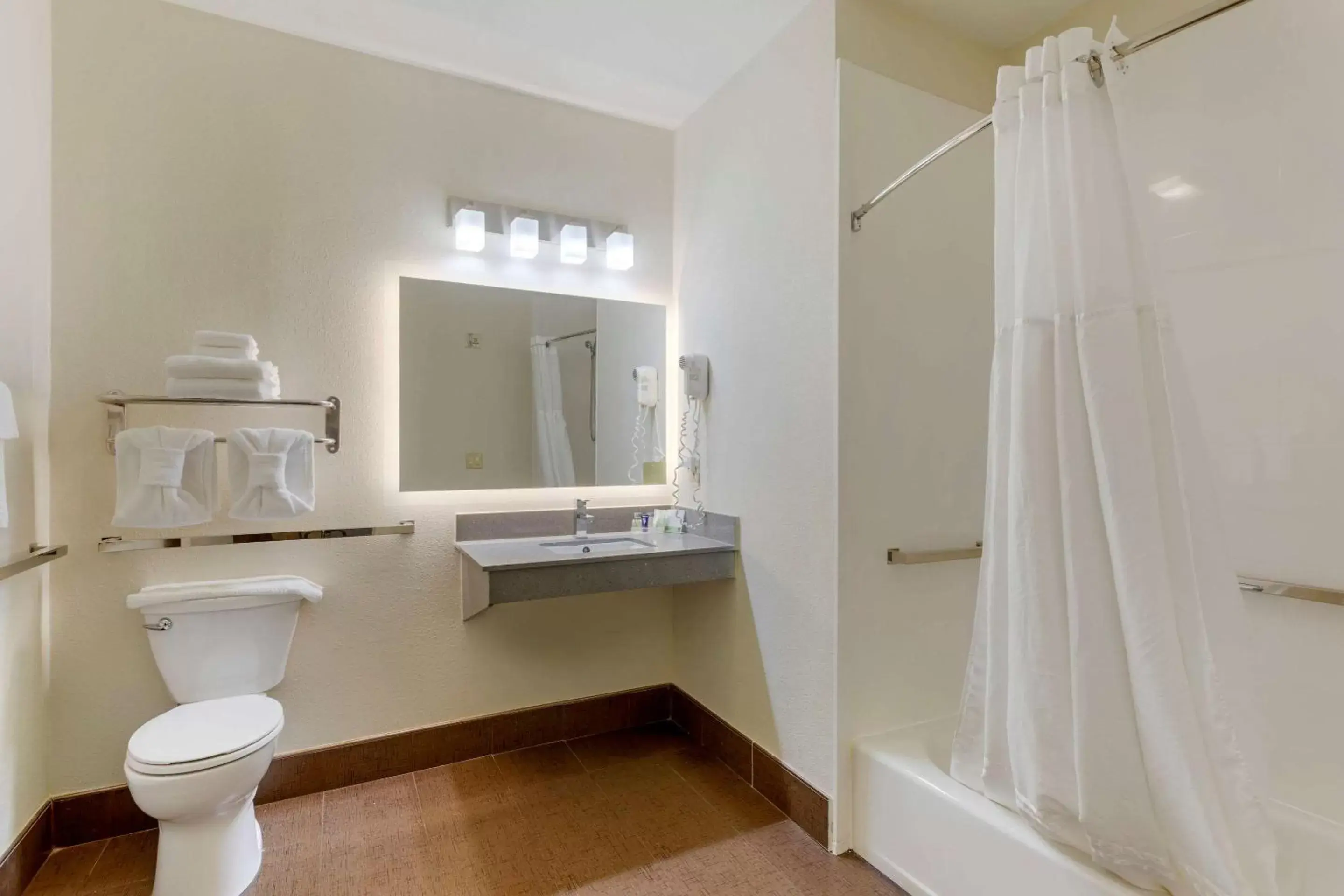 Bathroom in Sleep Inn & Suites Smyrna – Nashville