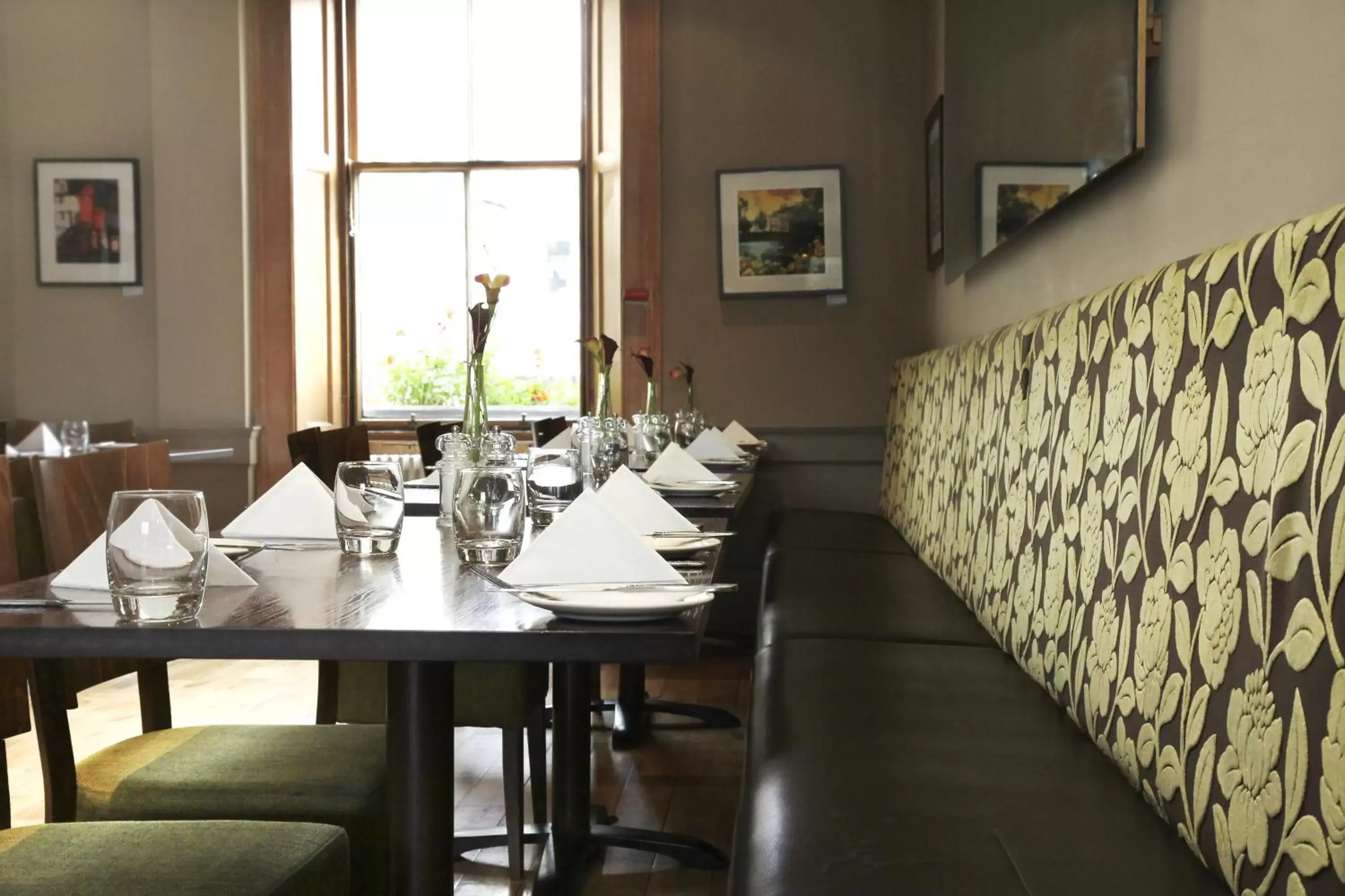 Restaurant/Places to Eat in The Tontine Hotel