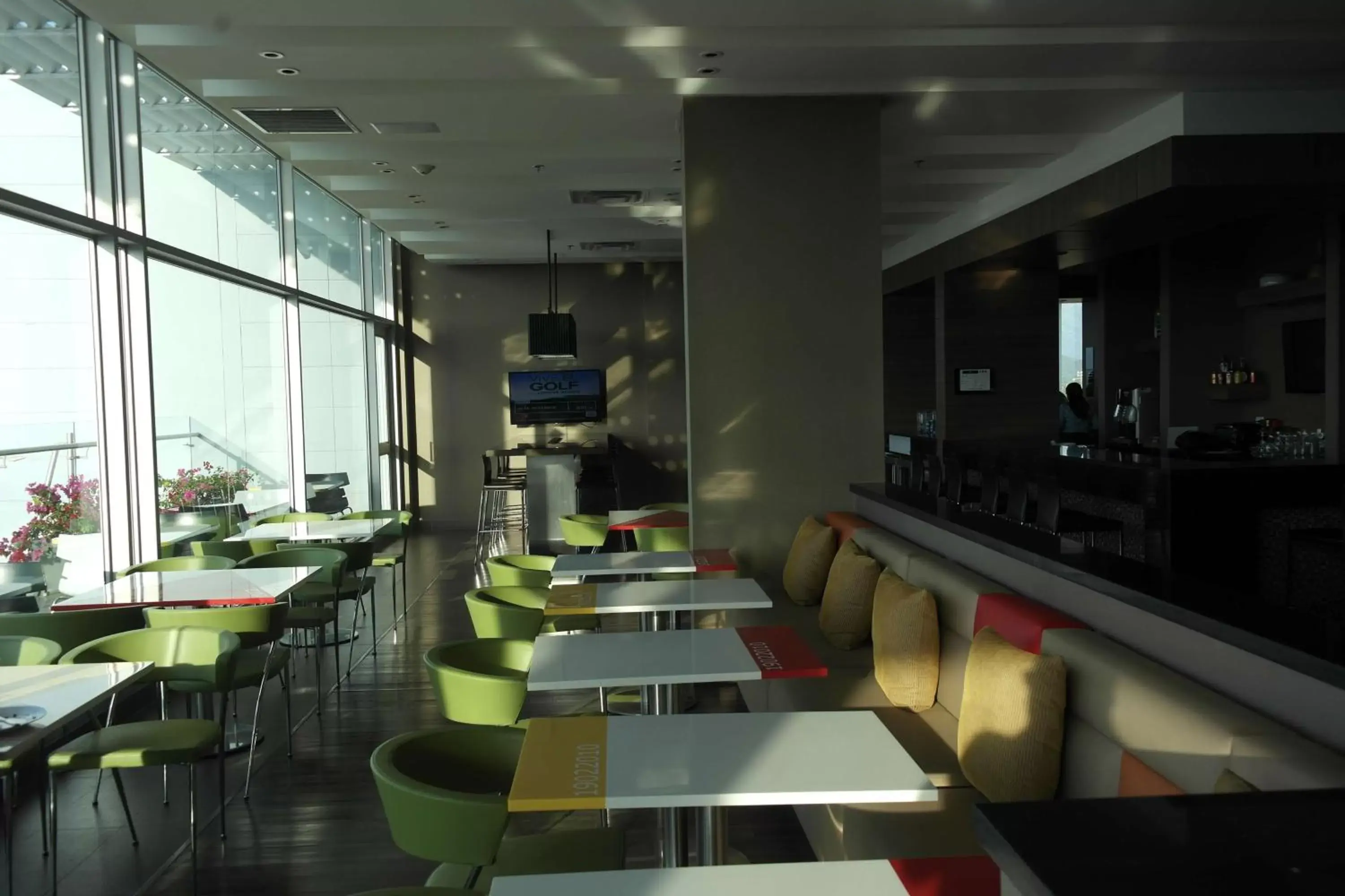 Dining area, Restaurant/Places to Eat in Hampton By Hilton Valledupar