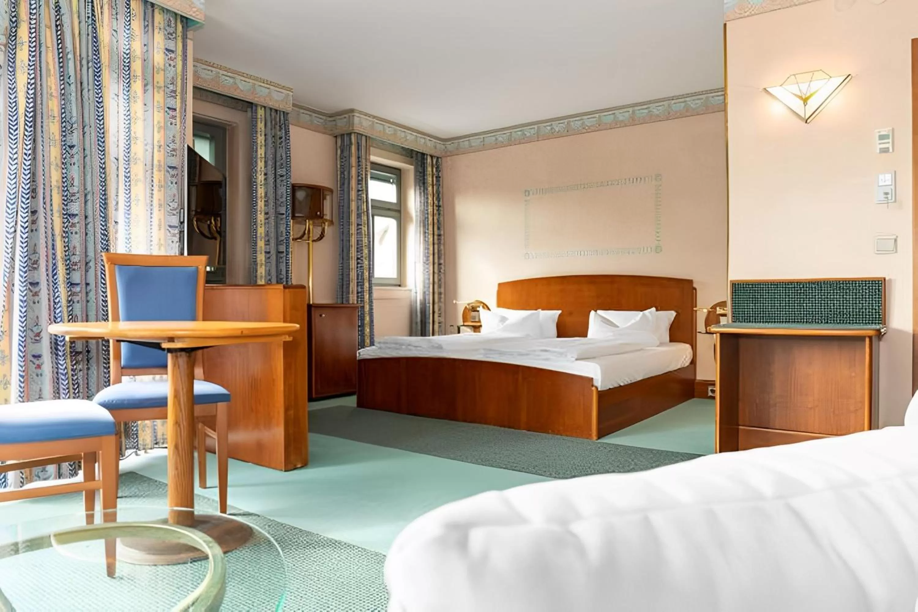 Bedroom, Bed in Hotel Am Blauen Wunder