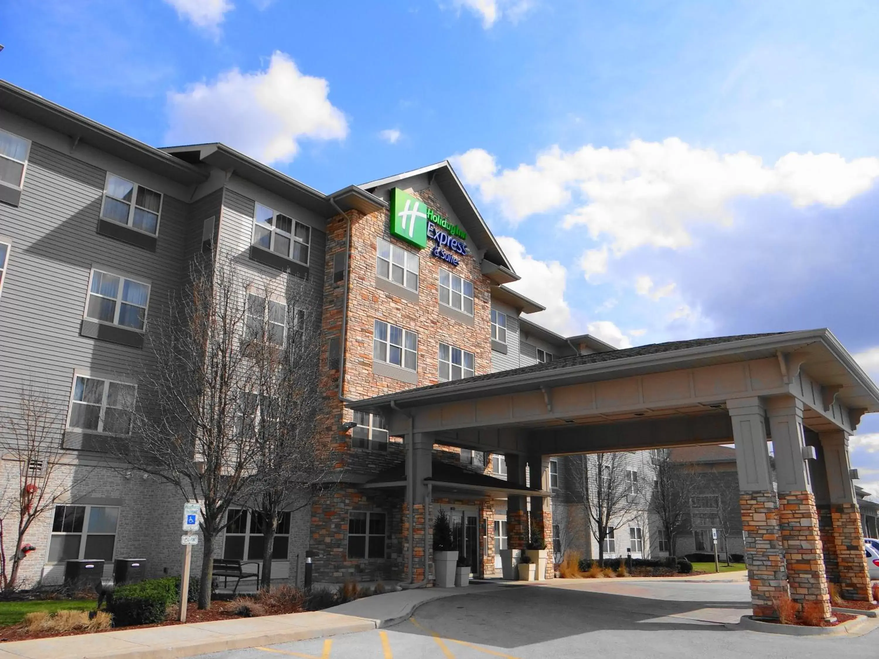 Property Building in Holiday Inn Express Hotel & Suites Chicago West Roselle, an IHG Hotel