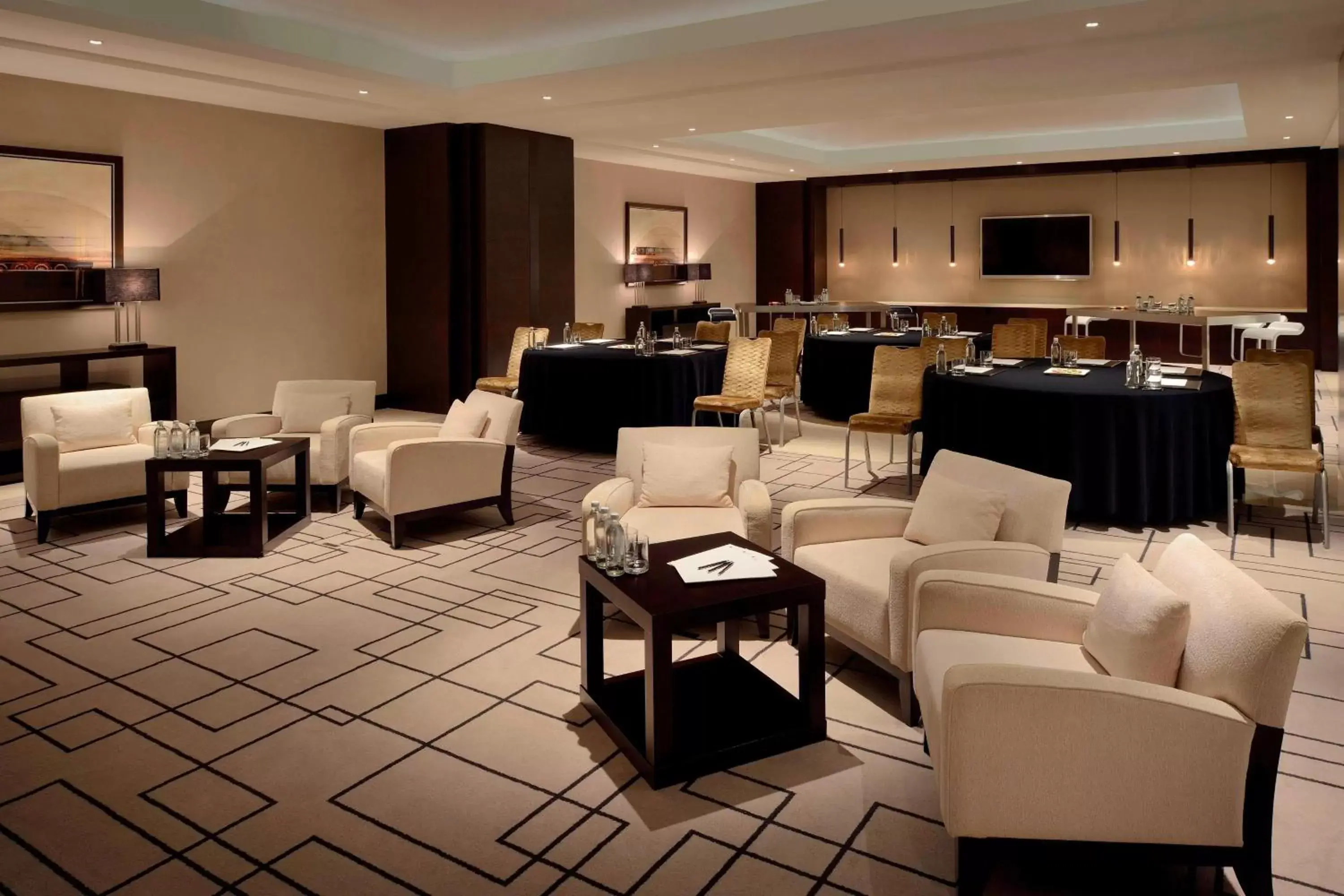 Meeting/conference room, Restaurant/Places to Eat in JW Marriott Marquis Hotel Dubai