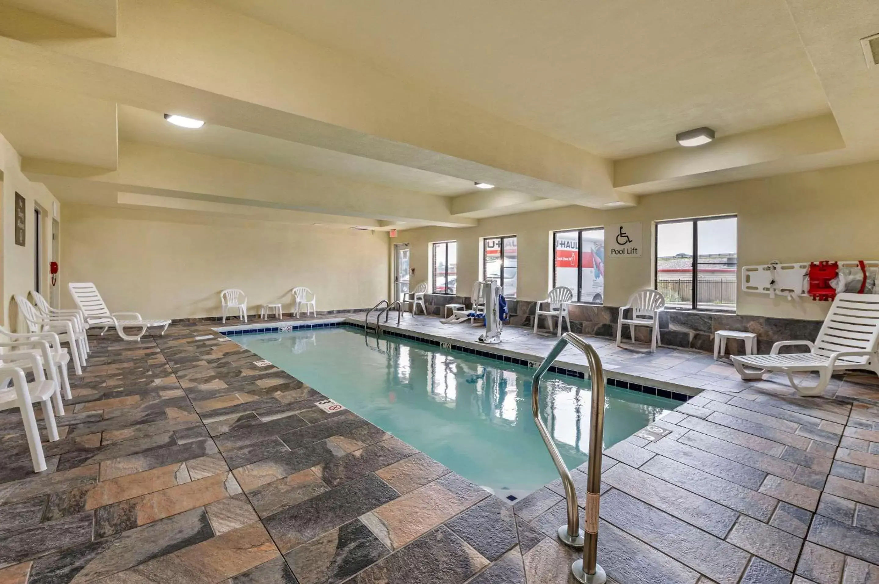 Activities, Swimming Pool in Comfort Inn Indianapolis East