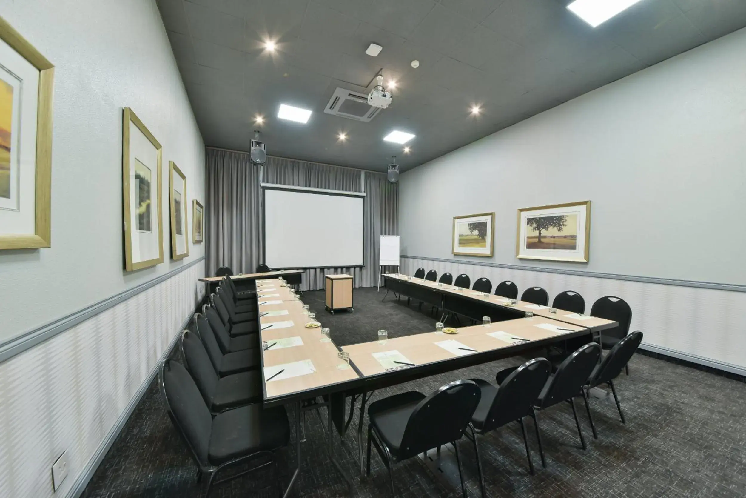 Business facilities in Birchwood Hotel and OR Tambo Conference Centre