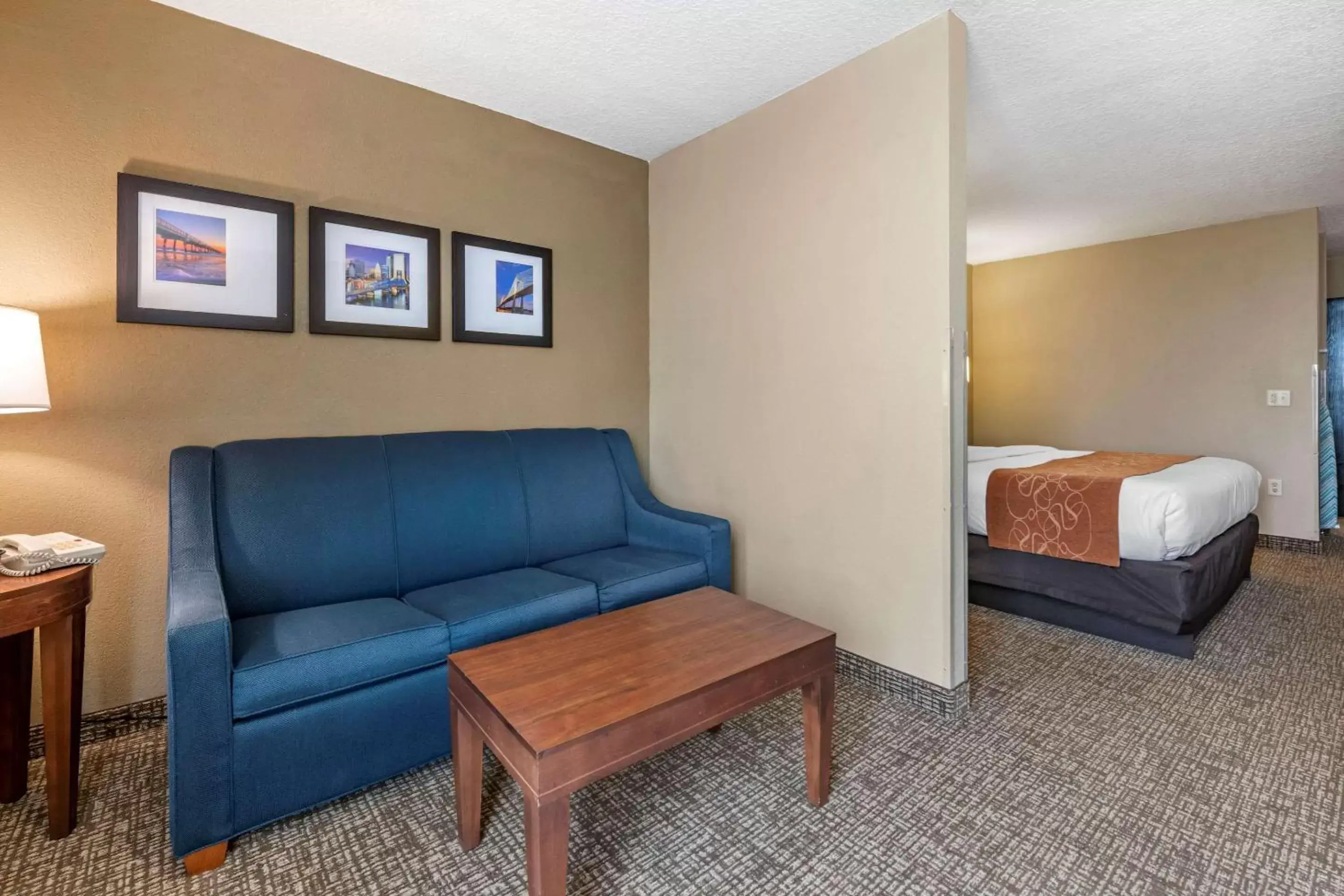 Bedroom, Seating Area in Comfort Suites Baymeadows Near Butler Blvd