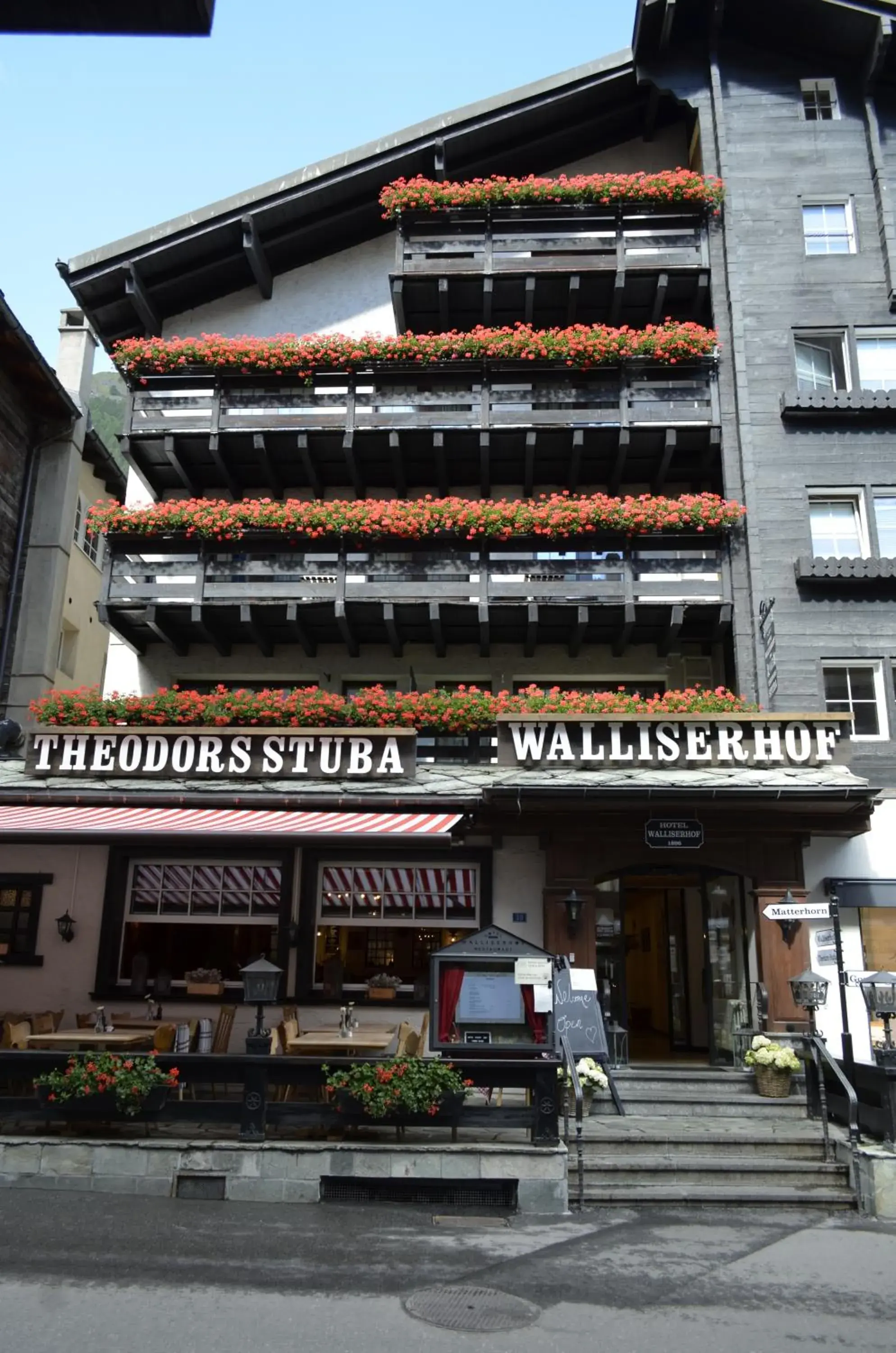 Facade/entrance, Property Building in Hotel Walliserhof Zermatt