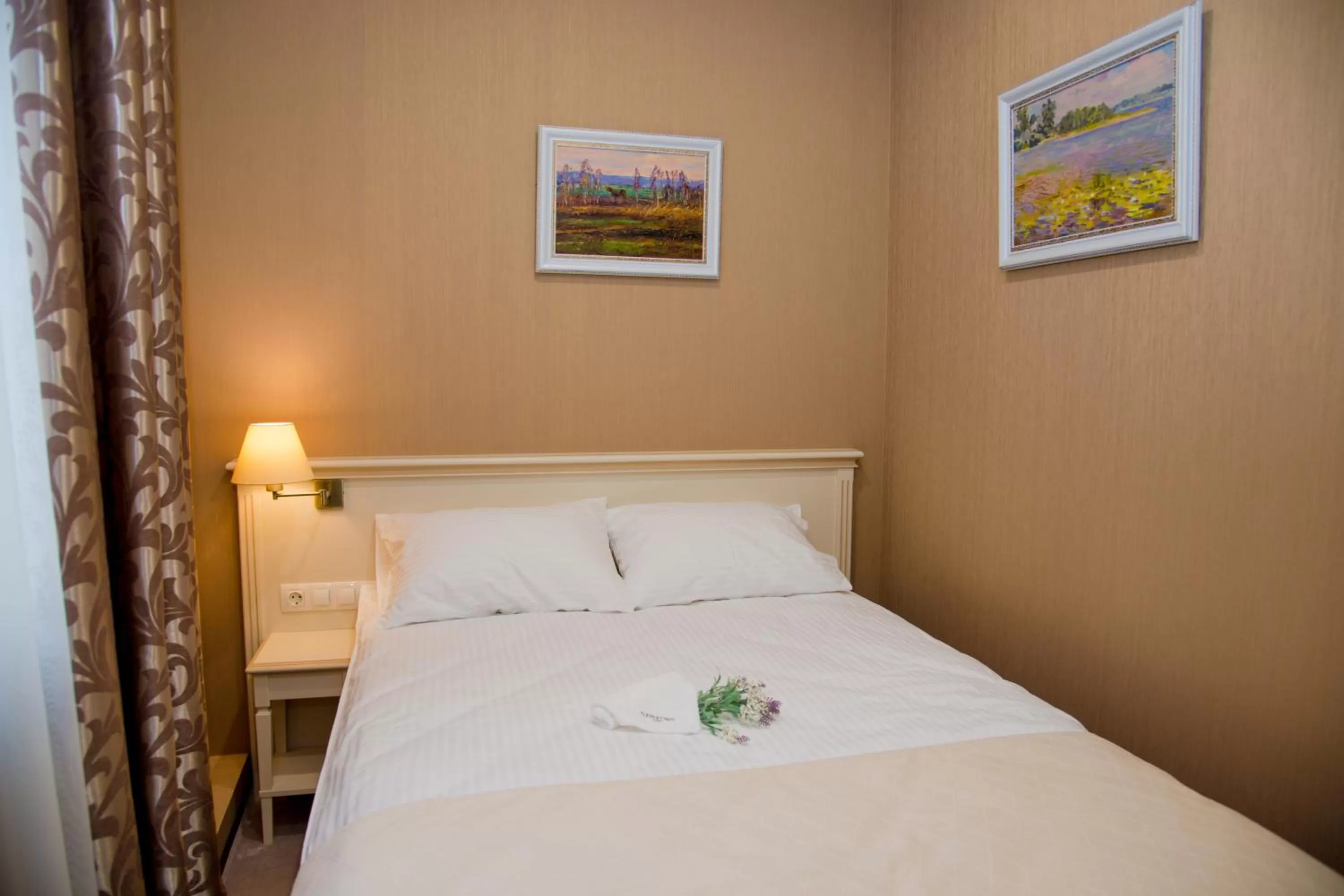 Decorative detail, Bed in Pletnevskiy Inn