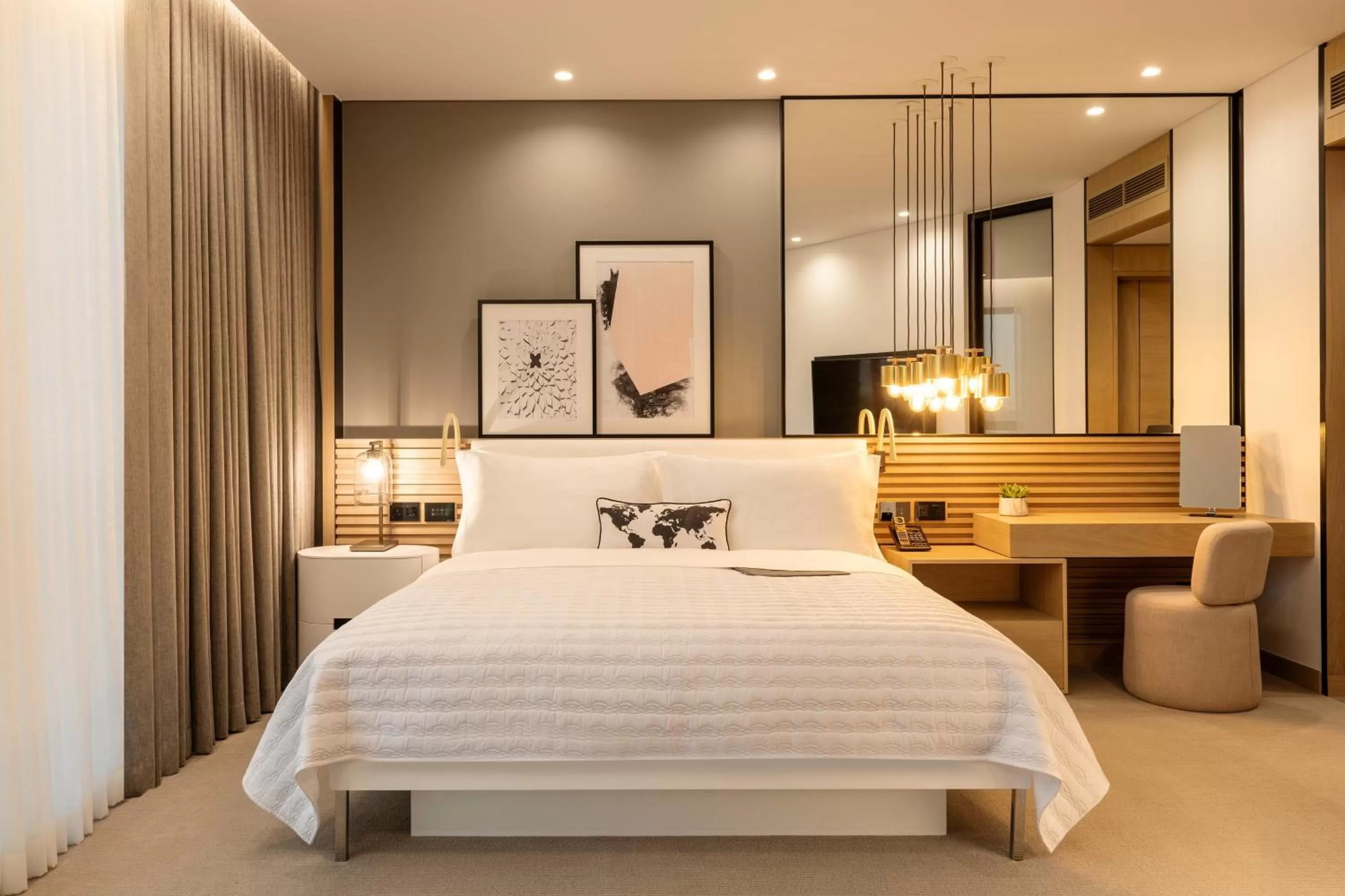 Photo of the whole room, Bed in Le Royal Meridien Beach Resort & Spa Dubai