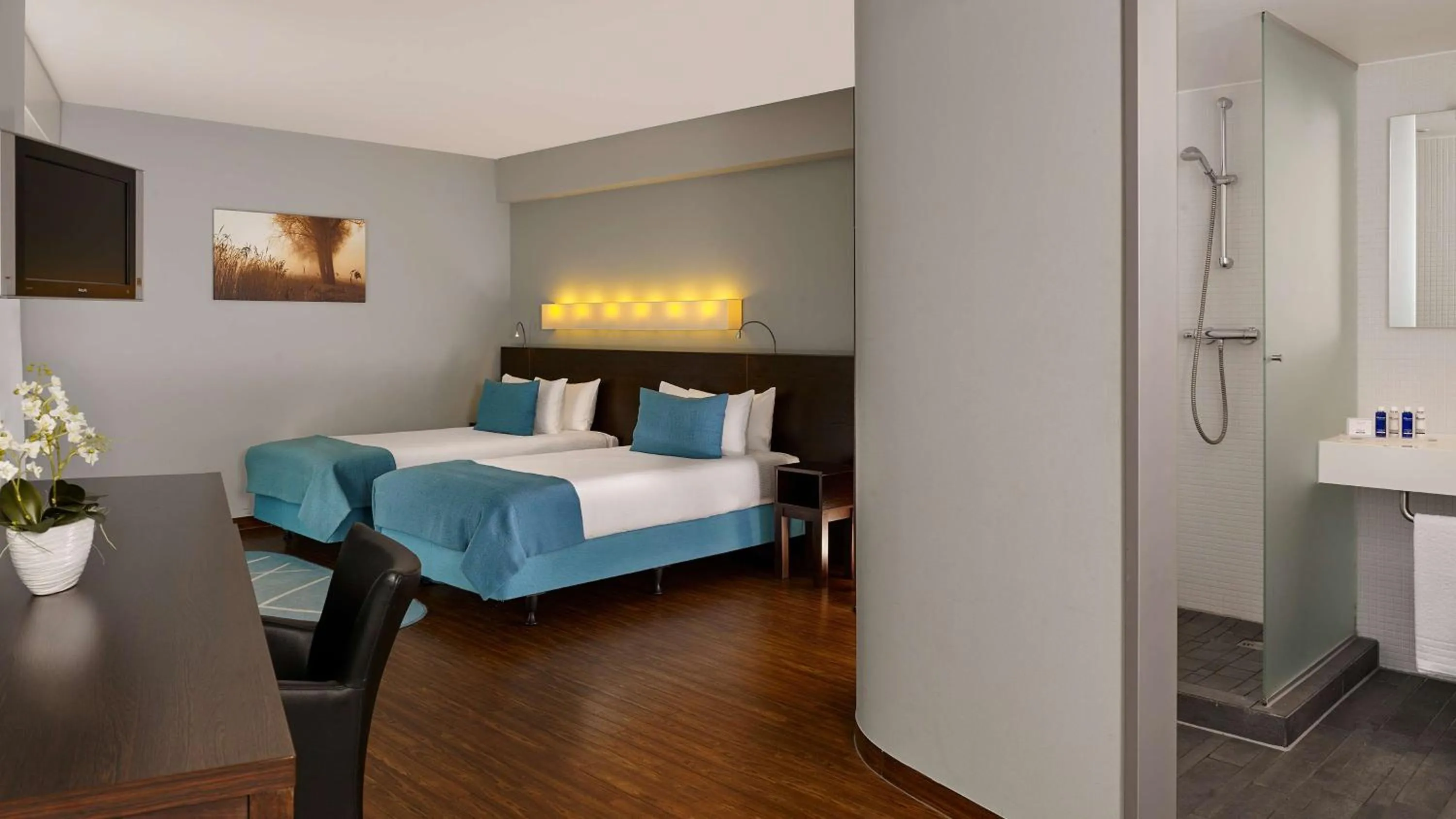 Photo of the whole room, Bed in Park Plaza Amsterdam Airport