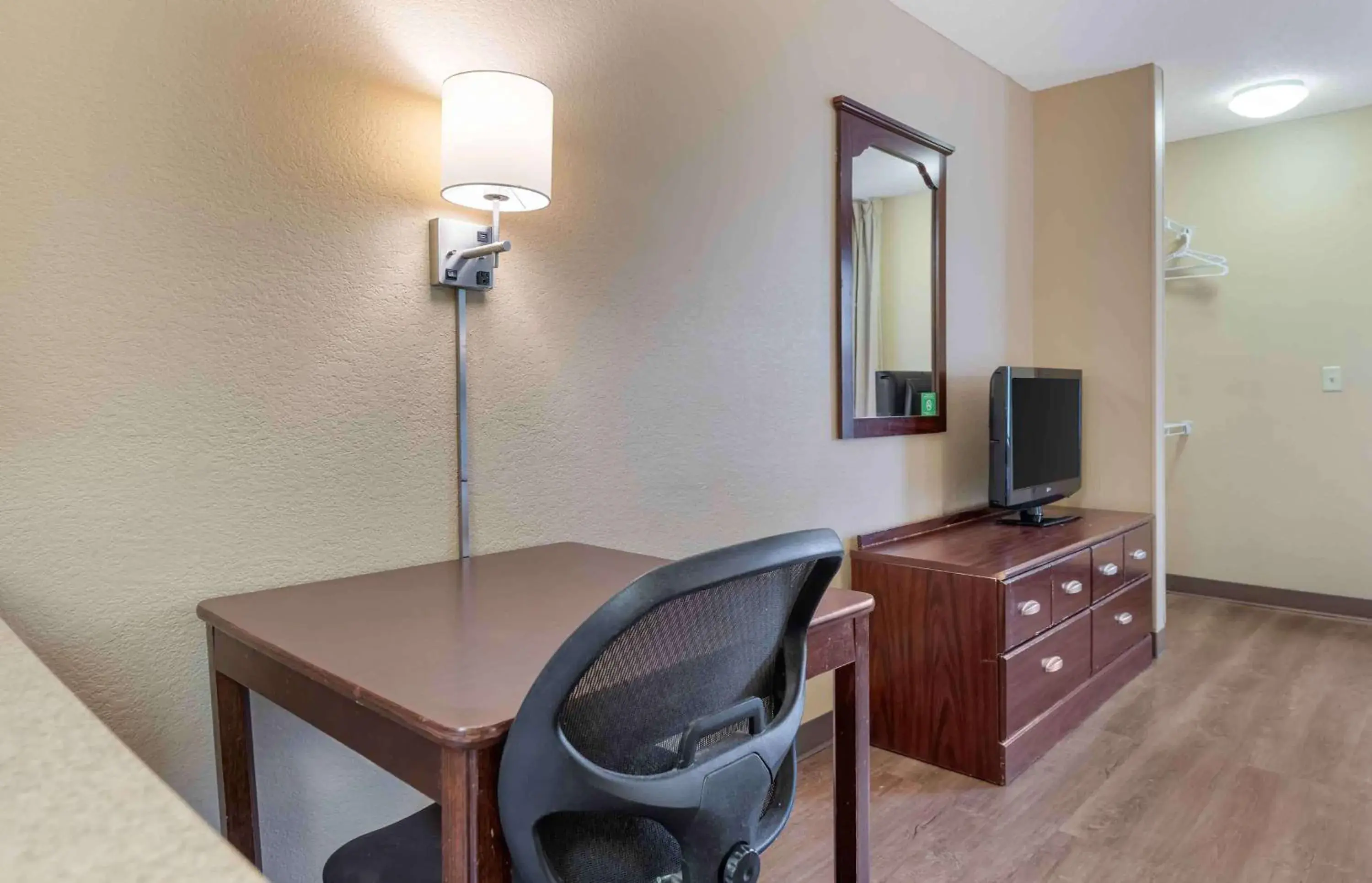 Bedroom, TV/Entertainment Center in Extended Stay America Suites - Minneapolis - Airport - Eagan - South