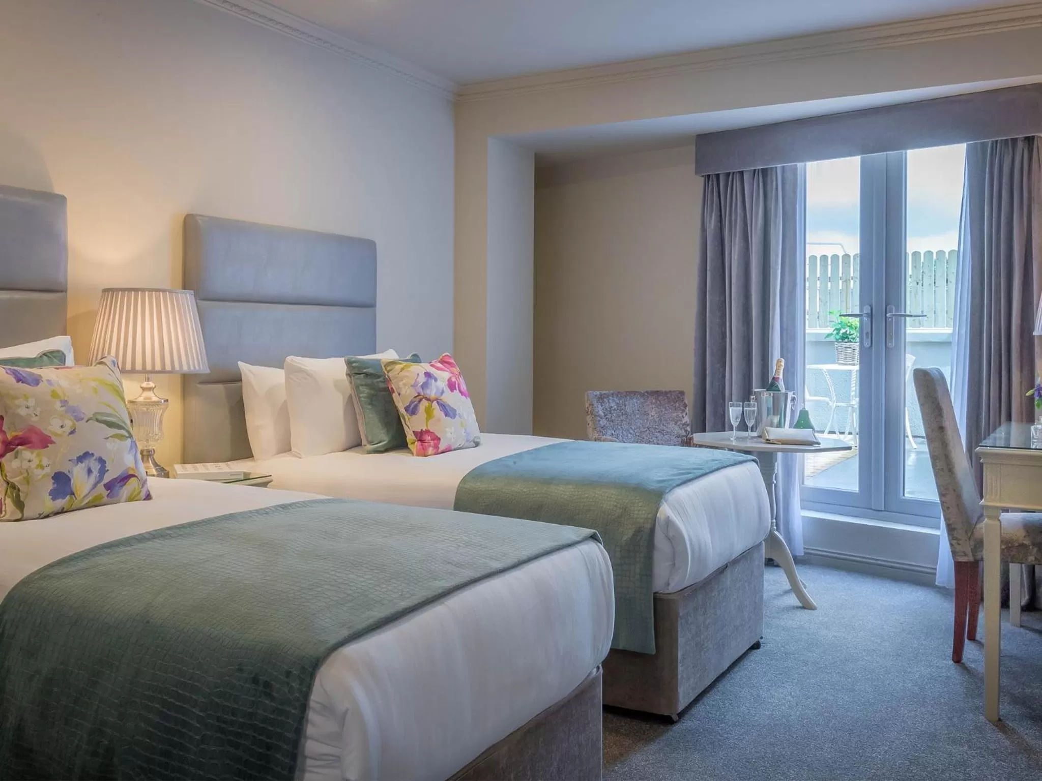 Bedroom, Bed in Forster Court Hotel