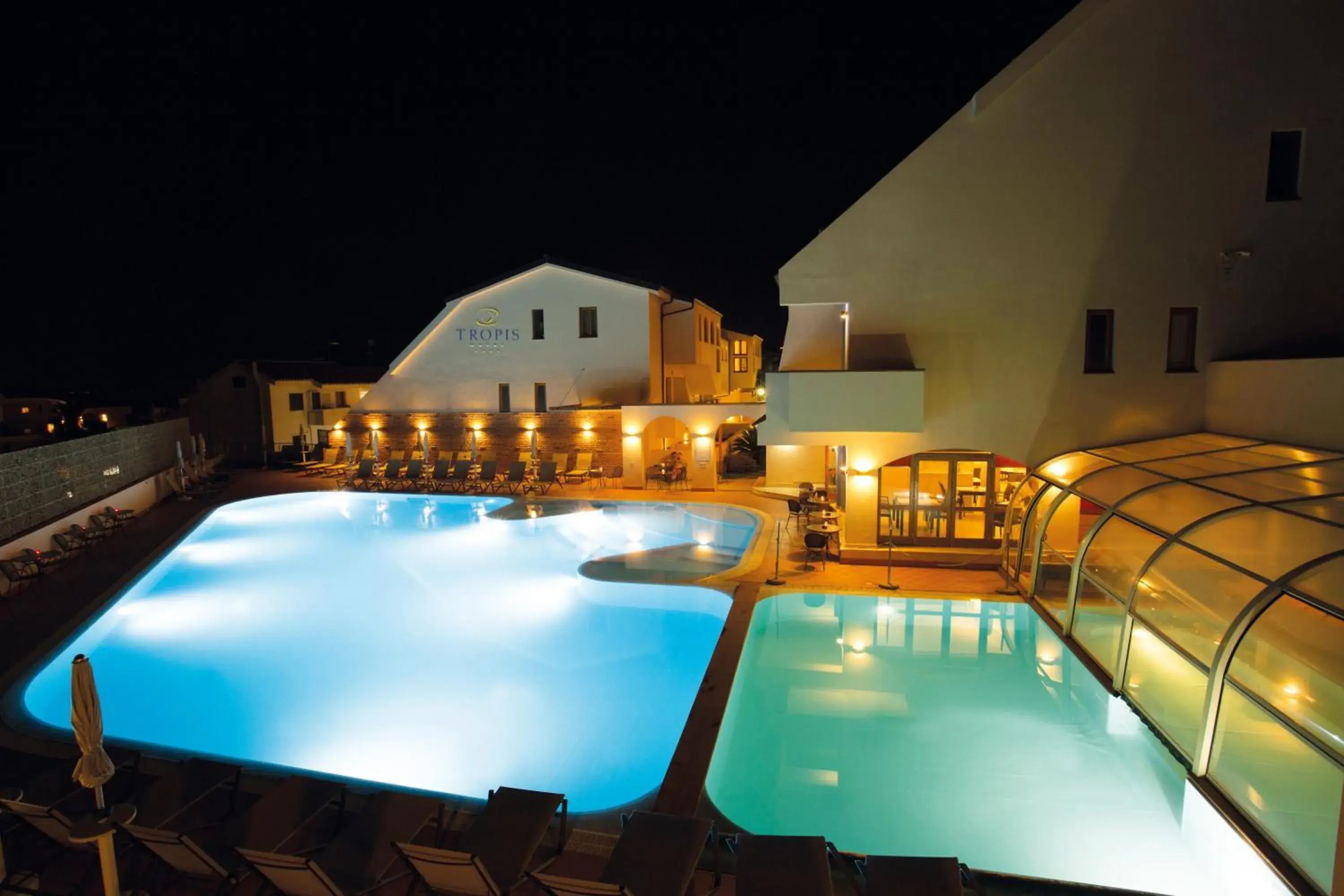 Swimming Pool in Hotel Tropis