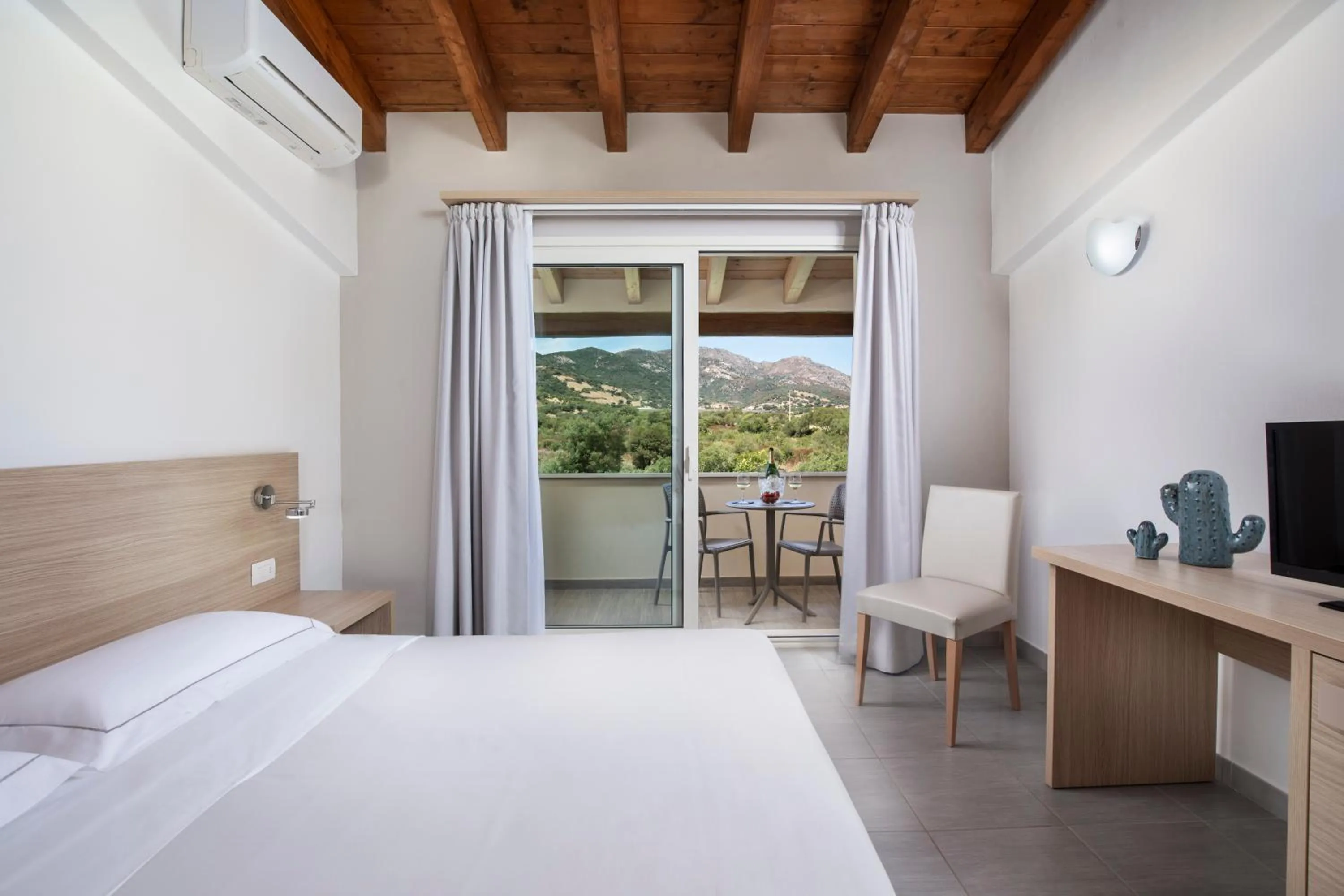 Bedroom, Bed in Hotel San Teodoro