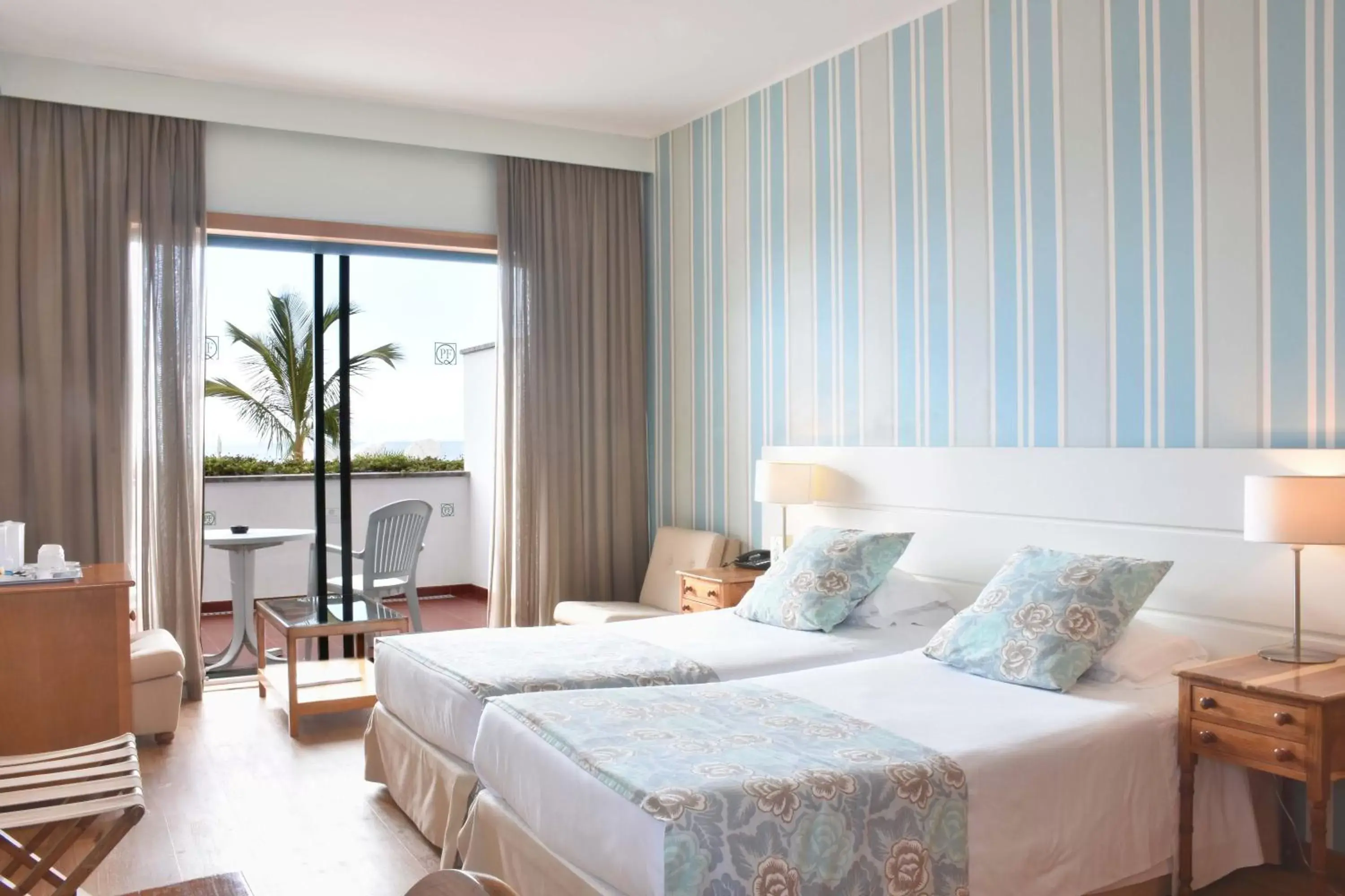 Double or Twin Room Pool Side in Quinta Da Penha De Franca Double or Twin Room Pool Side in Quinta Da Penha De Franca