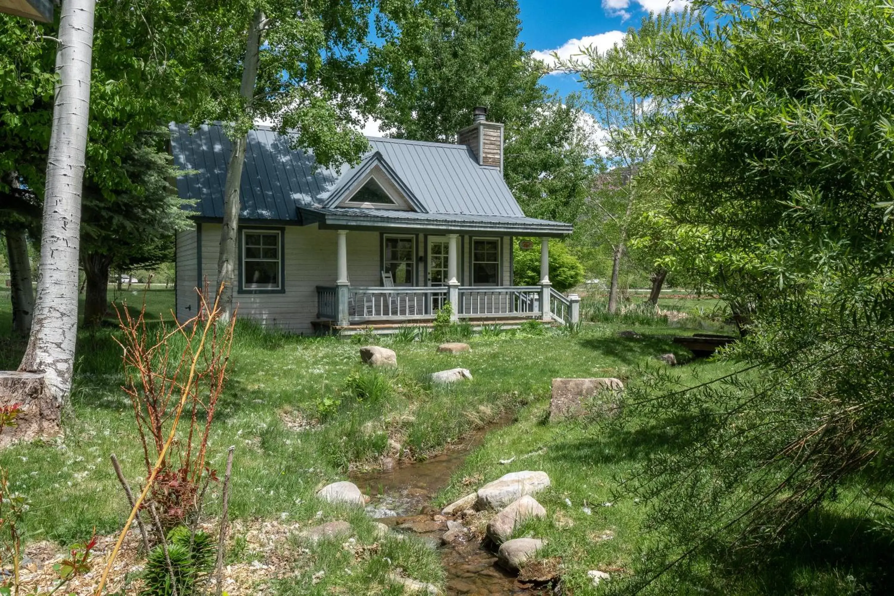 Property Building in Apple Orchard Inn