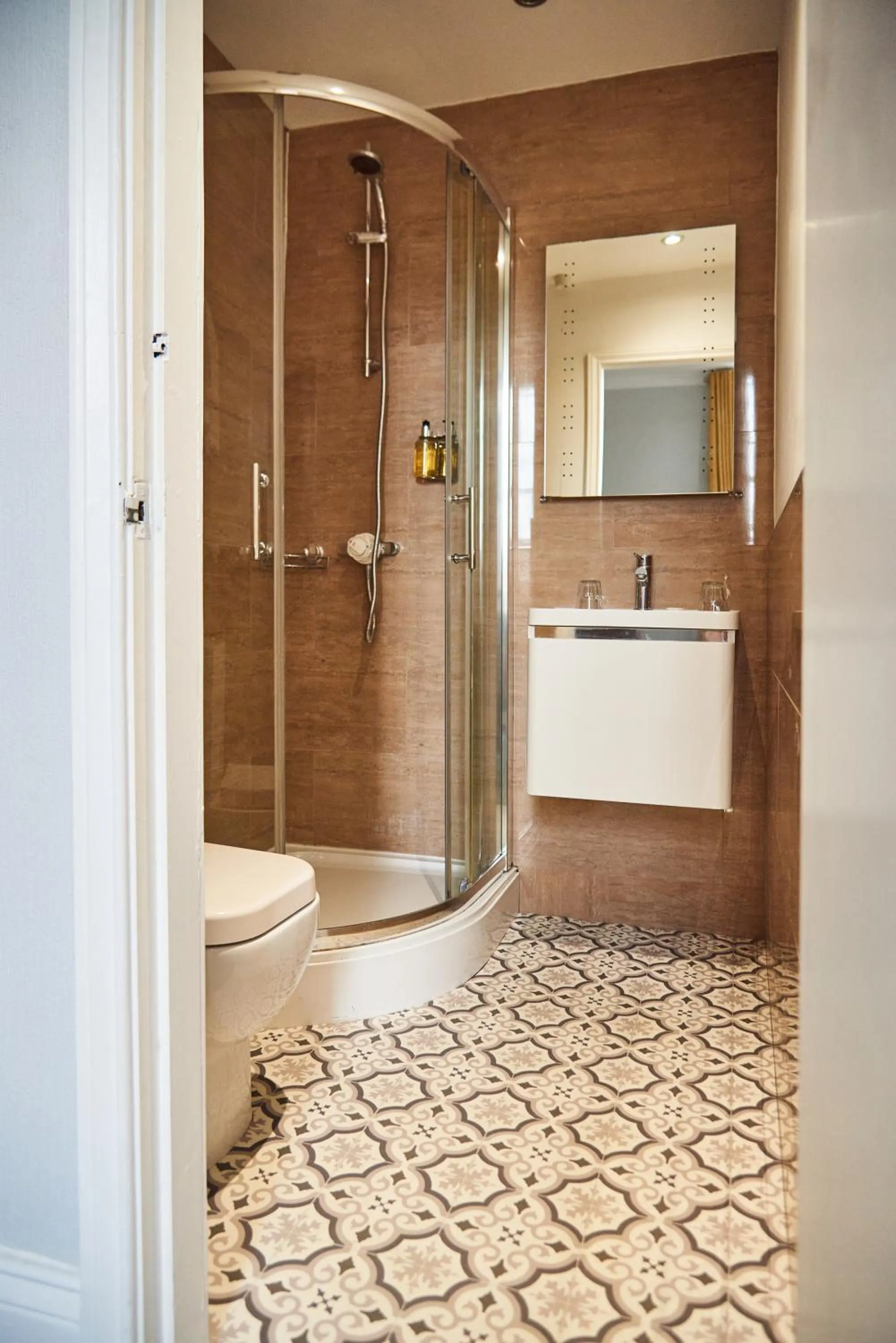 Bathroom in Kenilworth Hotel