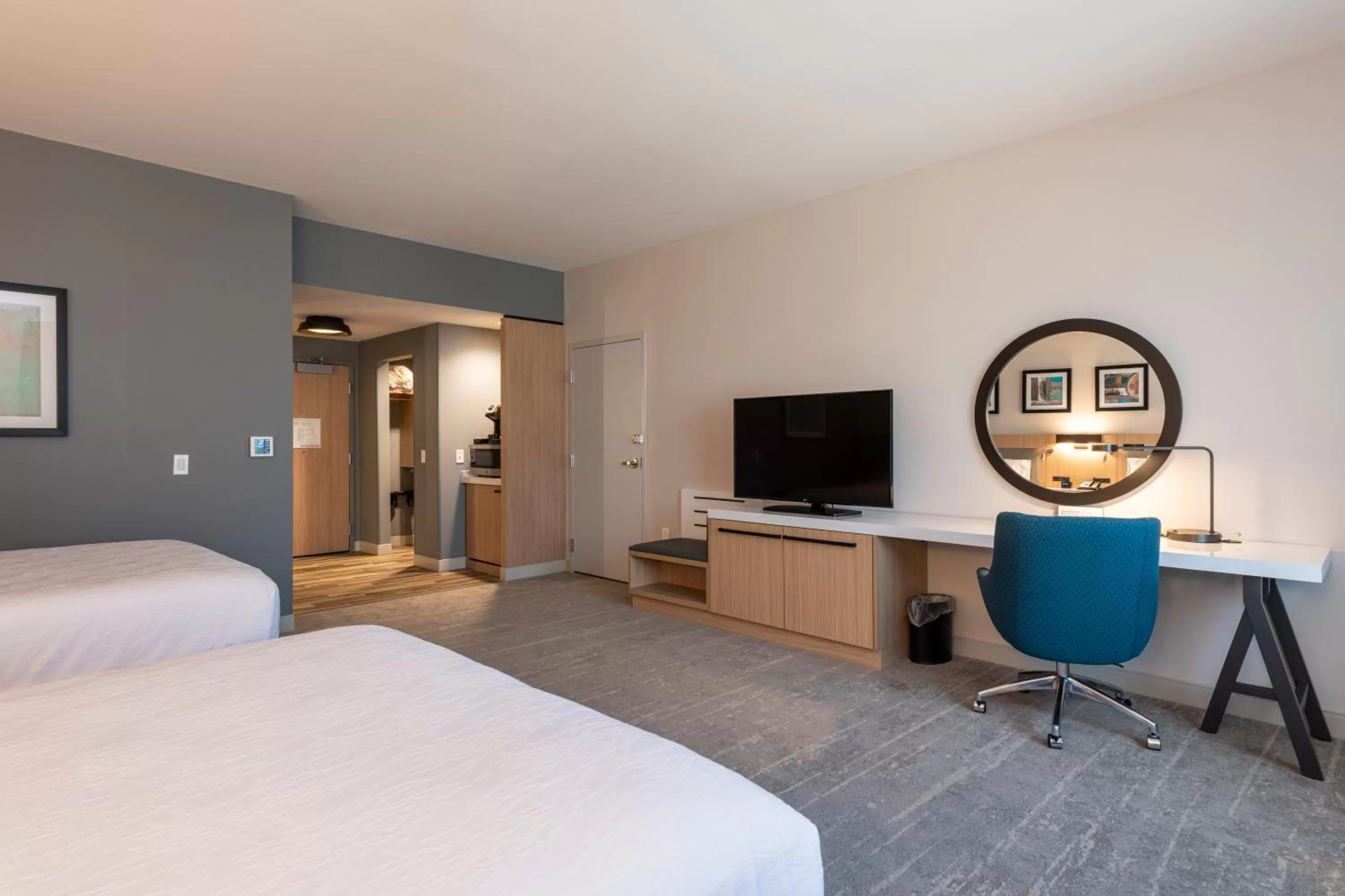 Photo of the whole room, Bed in Hilton Garden Inn Boston Canton, Ma