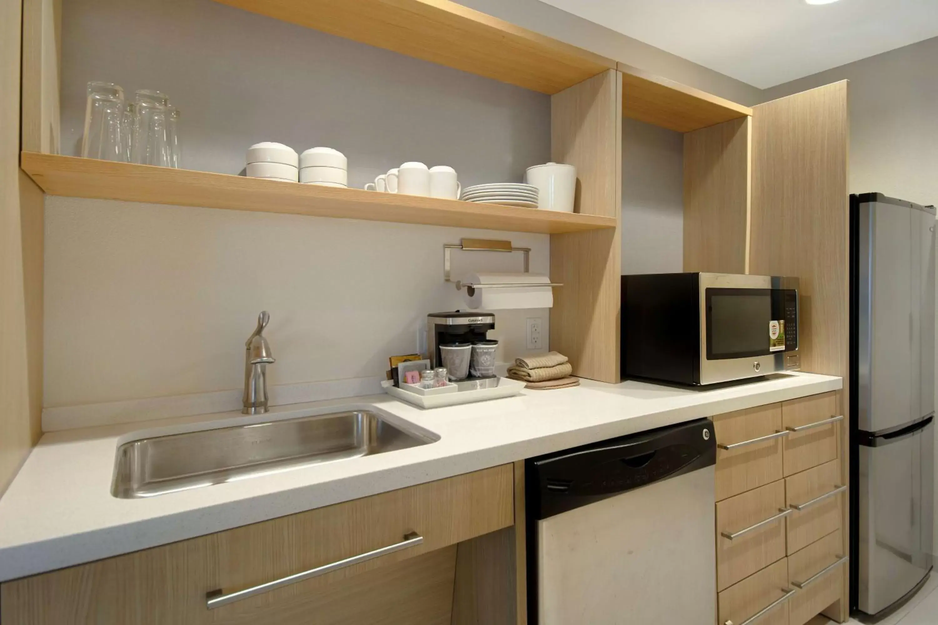 Kitchen or kitchenette, Kitchen/Kitchenette in Home2 Suites By Hilton Waco