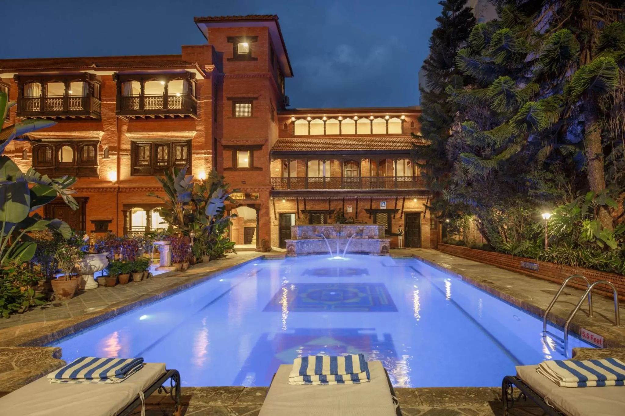 Swimming pool in Hotel Manaslu