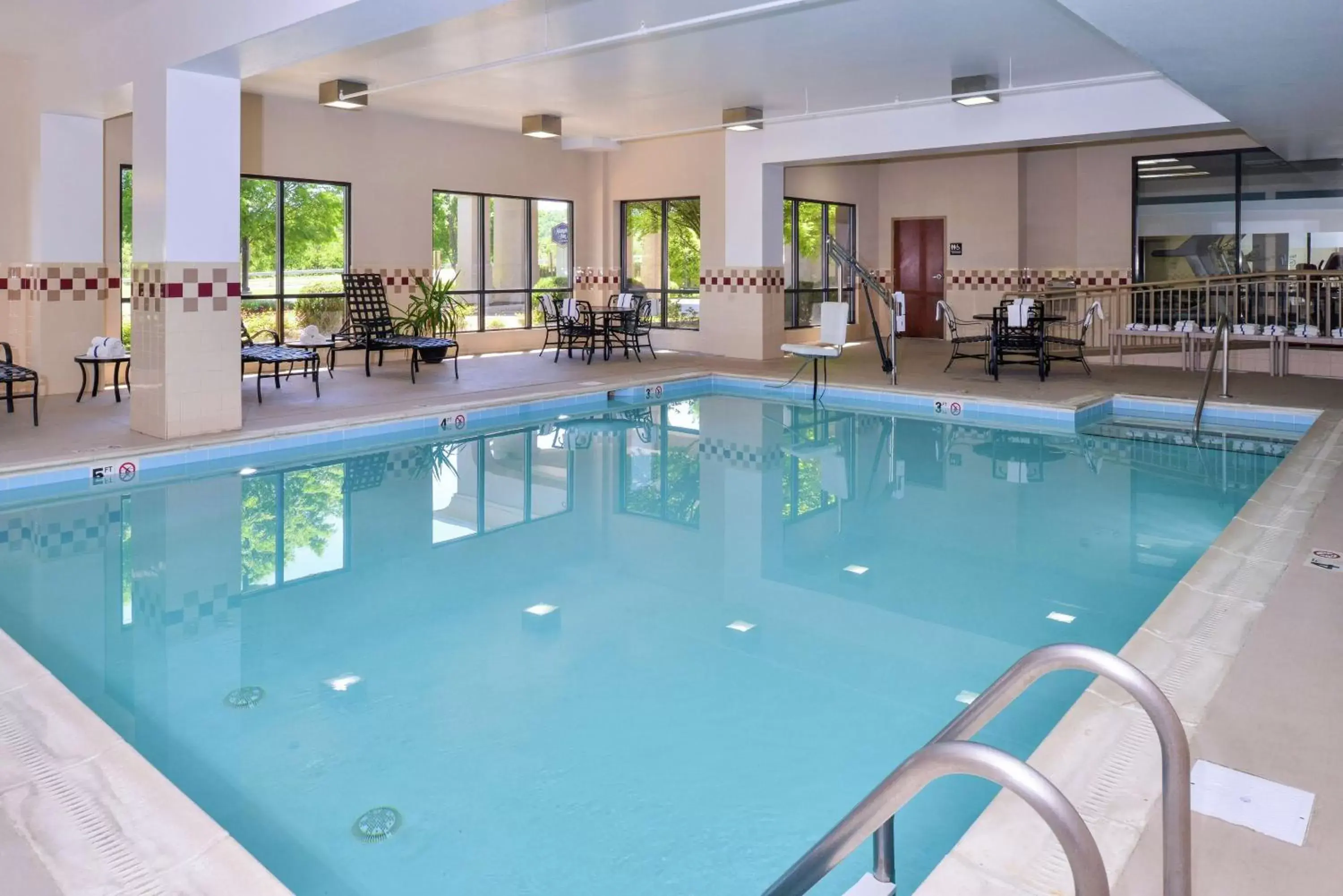 Pool view, Swimming Pool in Hampton Inn Waynesboro/Stuarts Draft