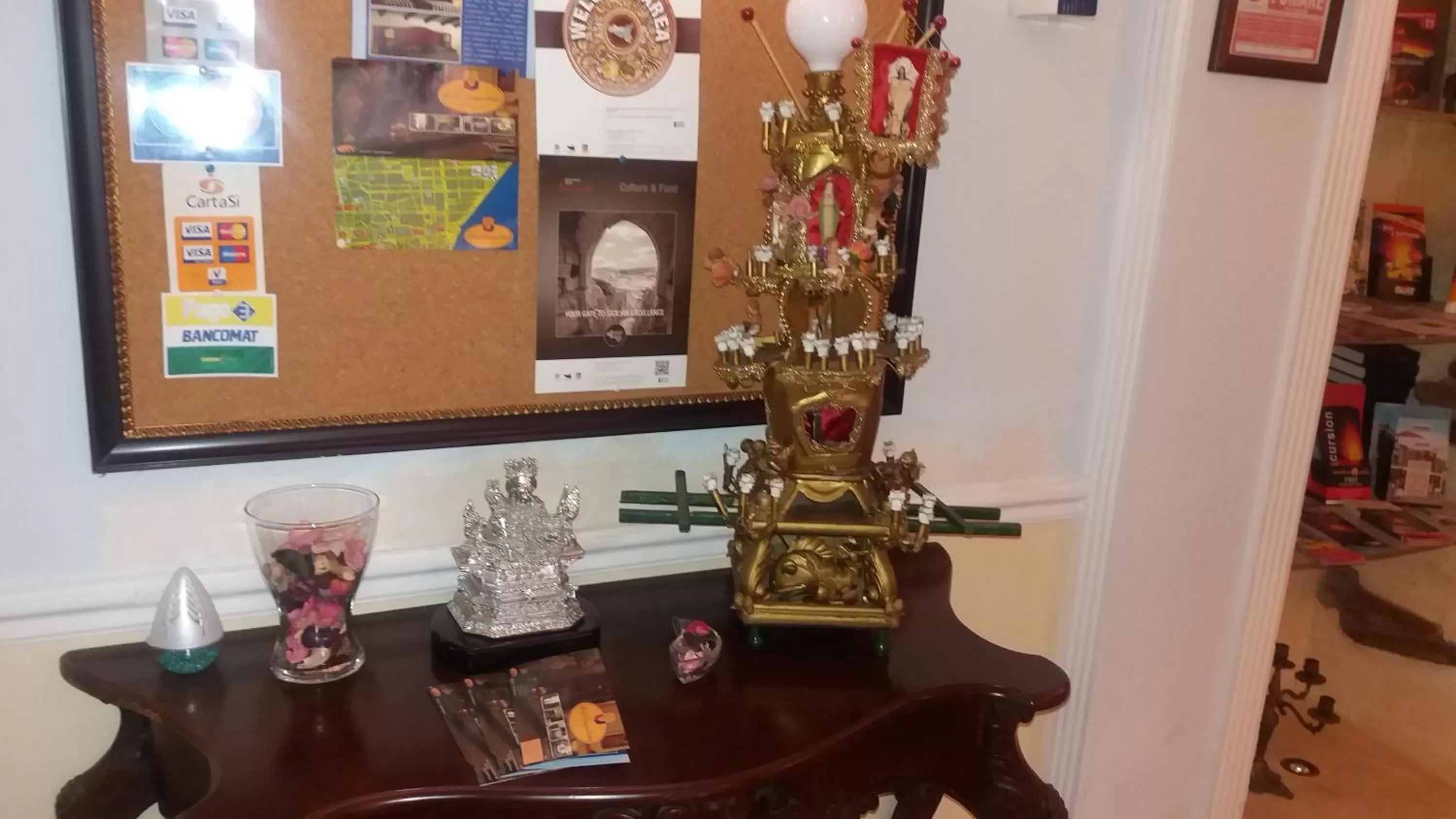 Lobby or reception in Hotel Sangiuliano 132 centro storico Catania