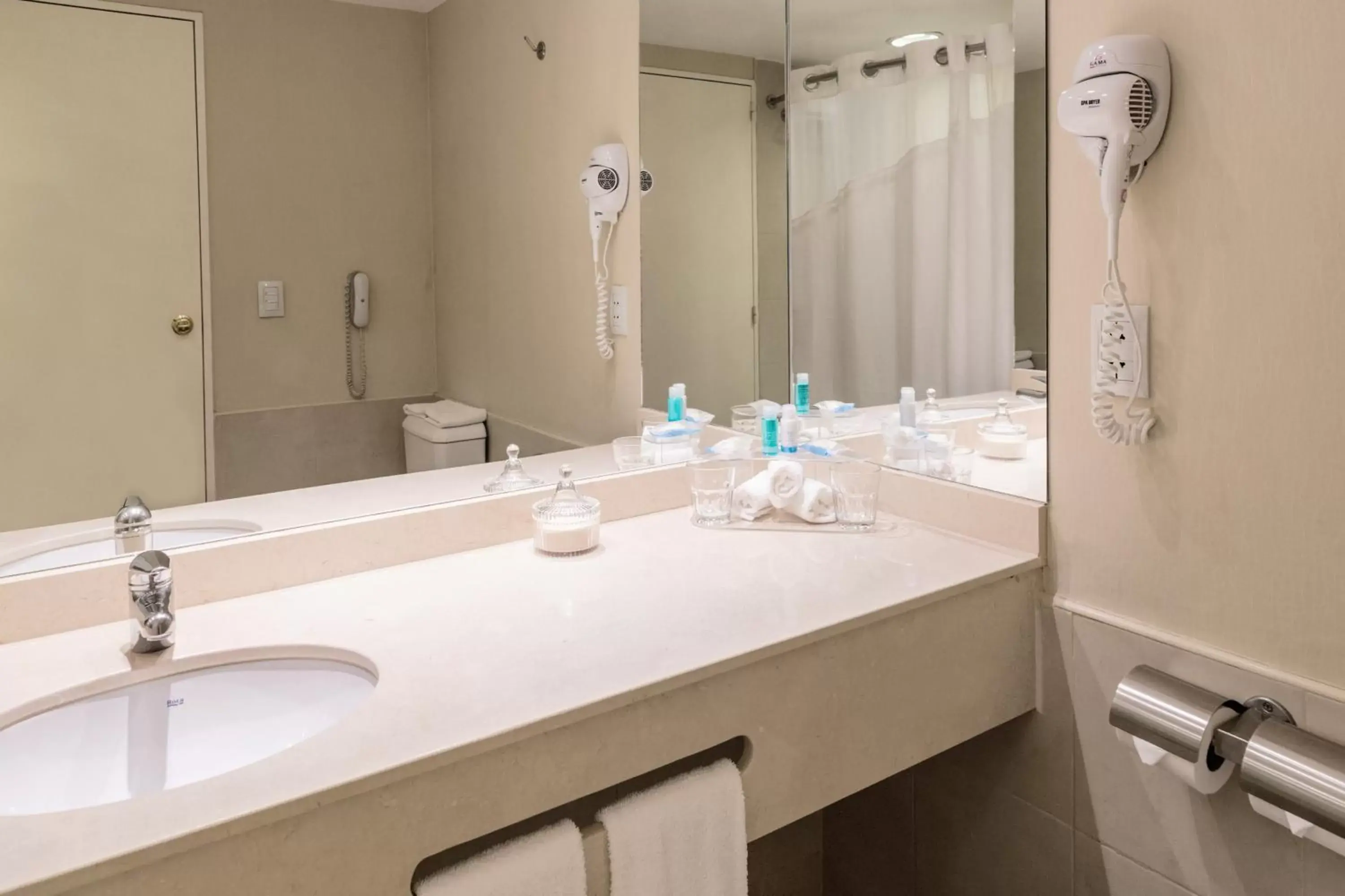 Bathroom in Holiday Inn Express Rosario, an IHG Hotel