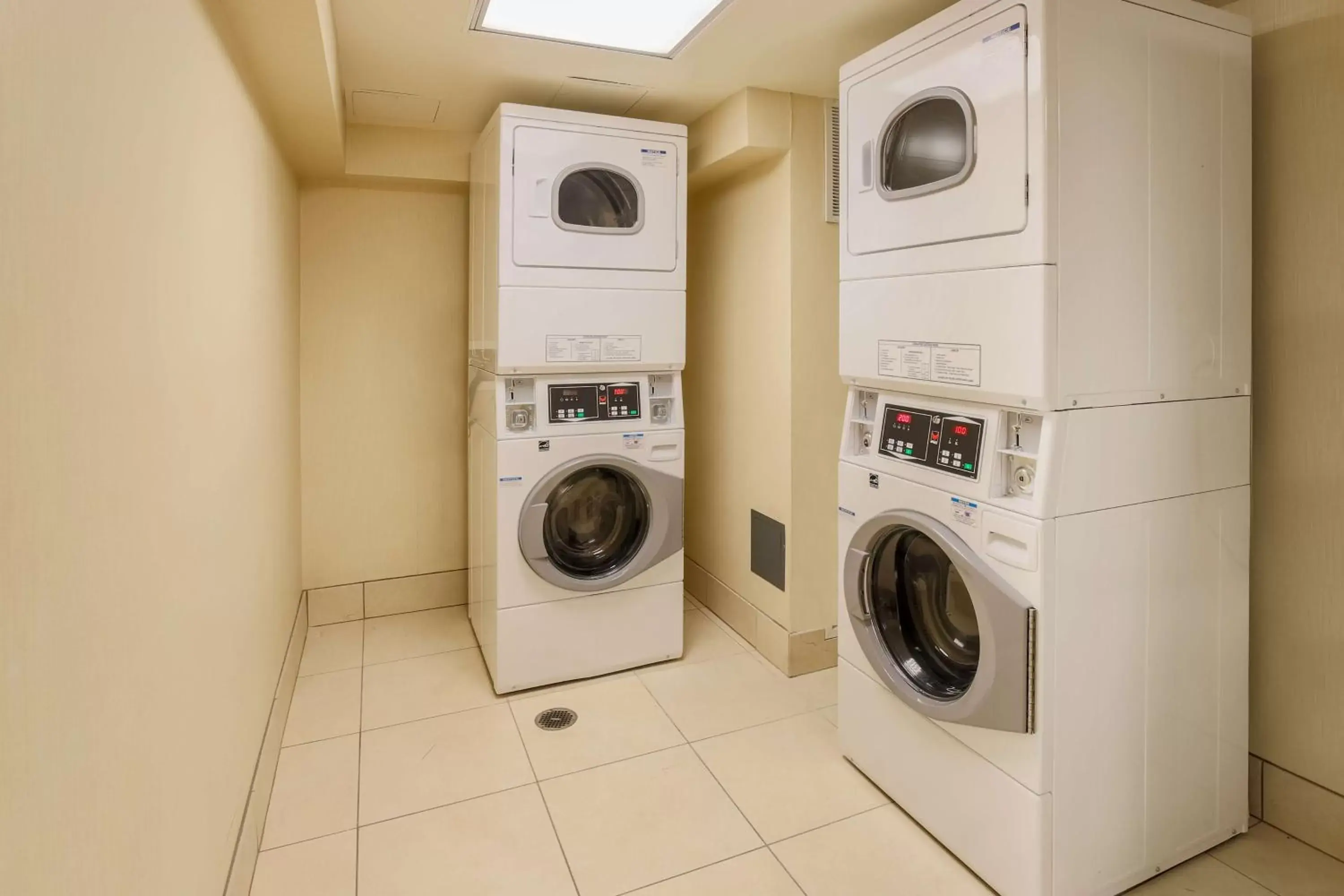 Property building in Hilton Garden Inn Los Angeles / Hollywood Property building in Hilton Garden Inn Los Angeles / Hollywood