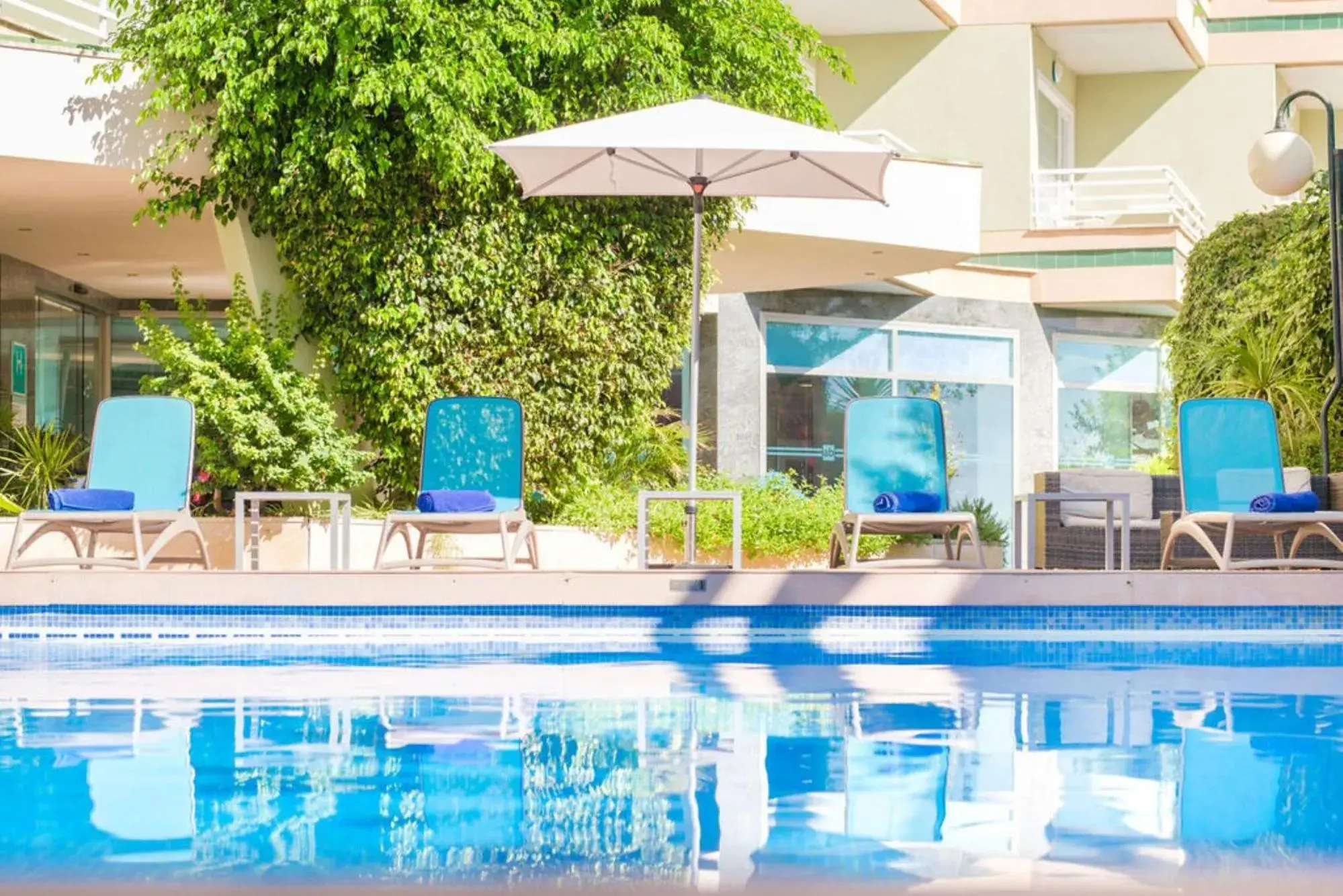 Swimming Pool in Hotel Agua Beach