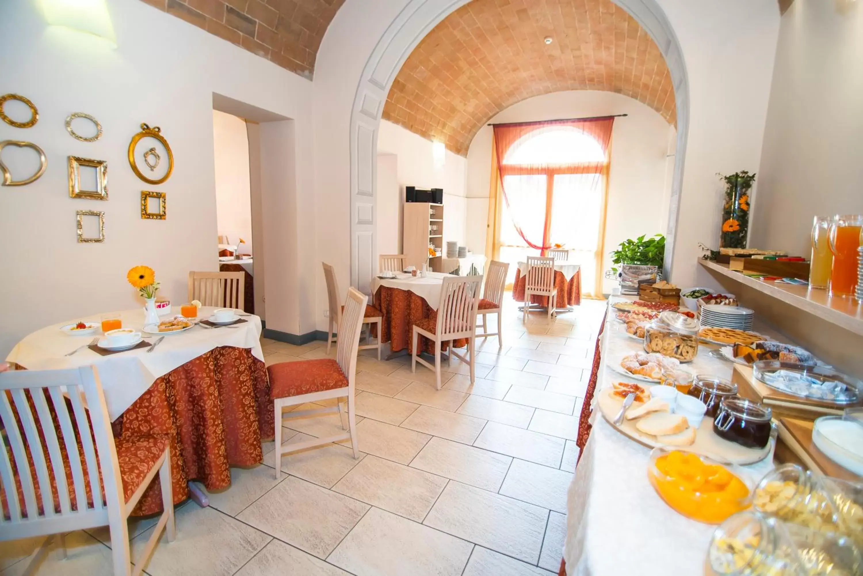 Food, Restaurant/Places to Eat in Hotel La Colonna