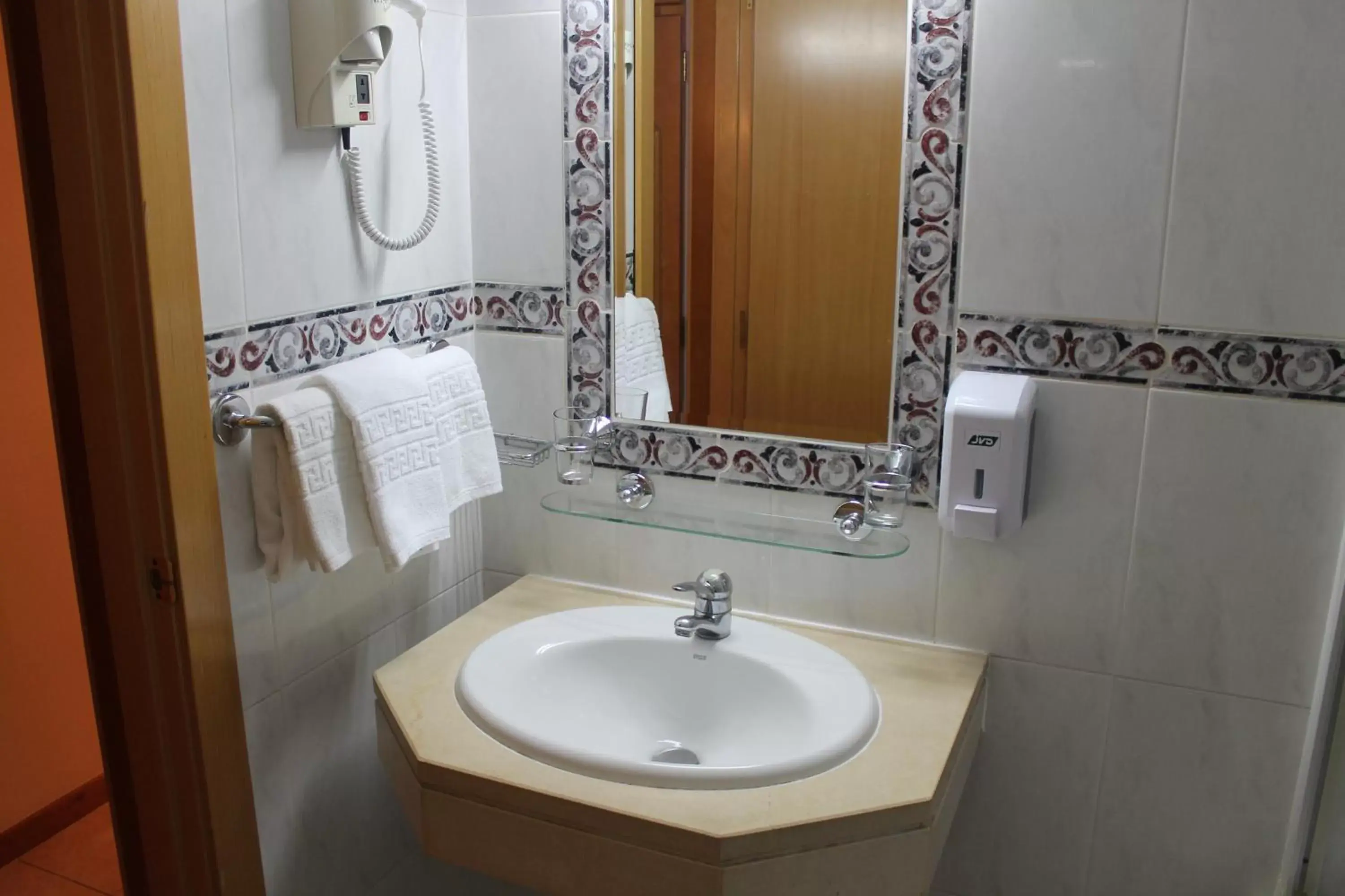 Bathroom in Real Caparica Hotel