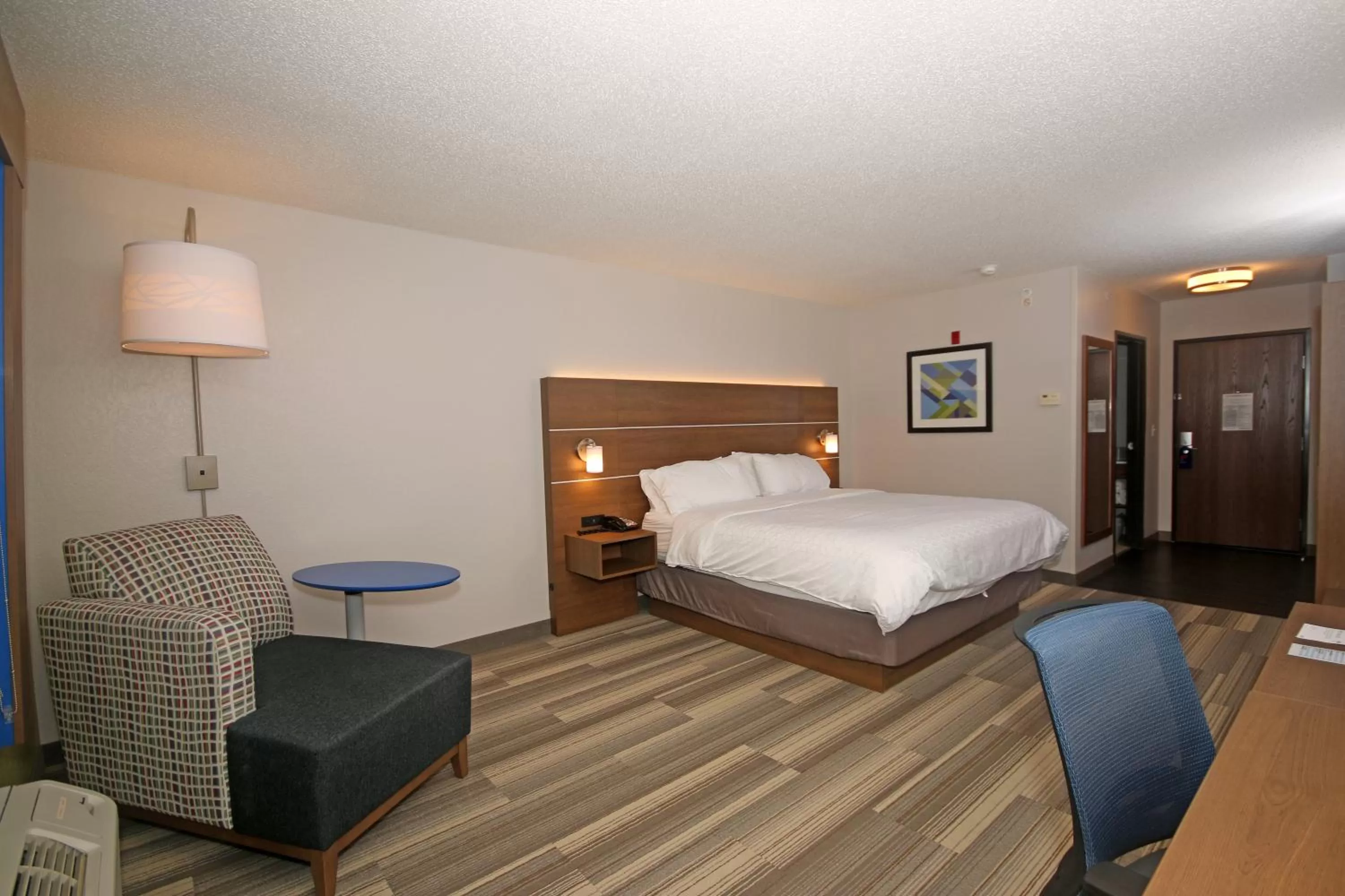 Photo of the whole room, Bed in Holiday Inn Express Troutville-Roanoke North by IHG