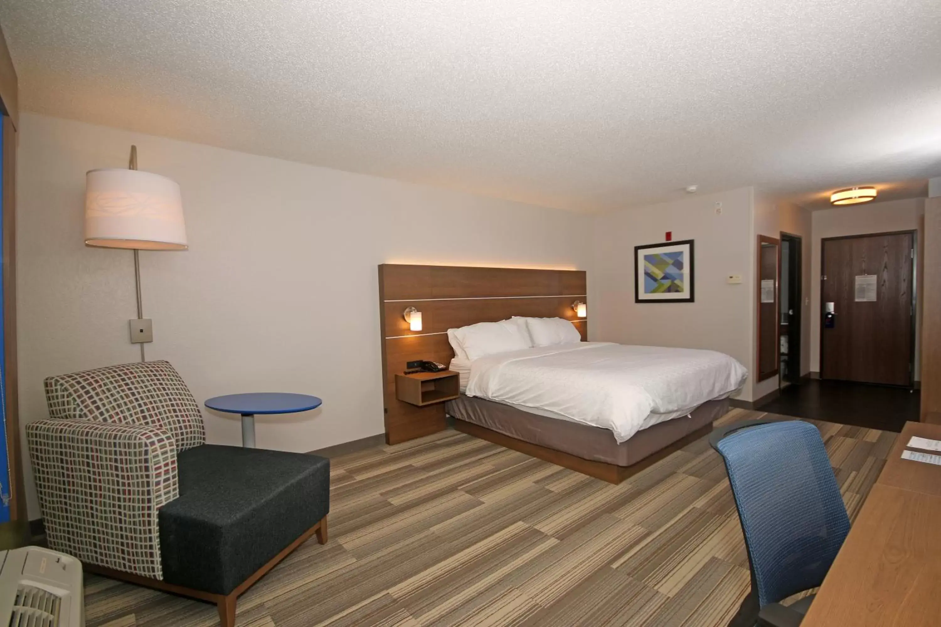 Photo of the whole room, Bed in Holiday Inn Express Troutville-Roanoke North, an IHG Hotel