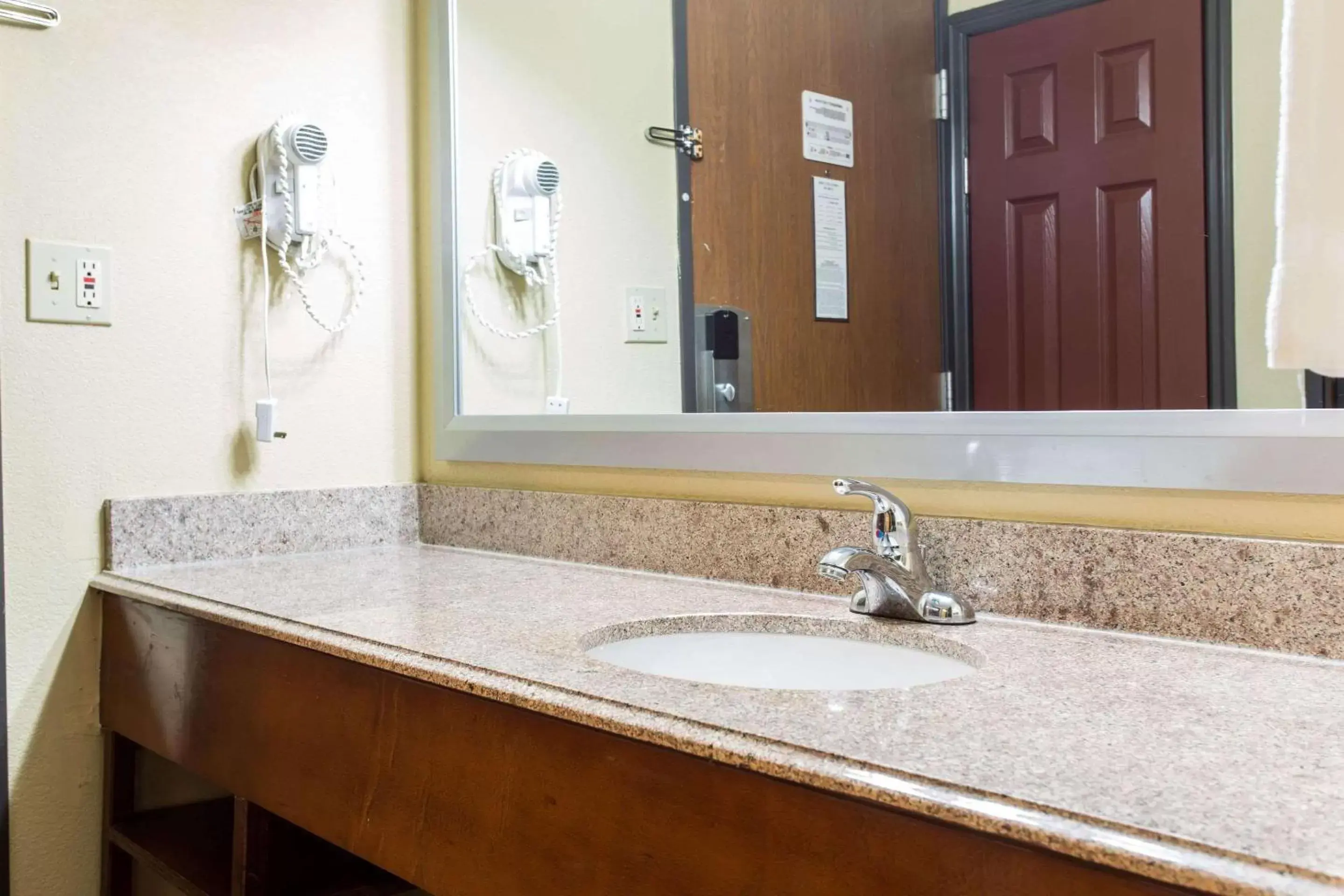 Bathroom in Comfort Inn Columbia -Bush River