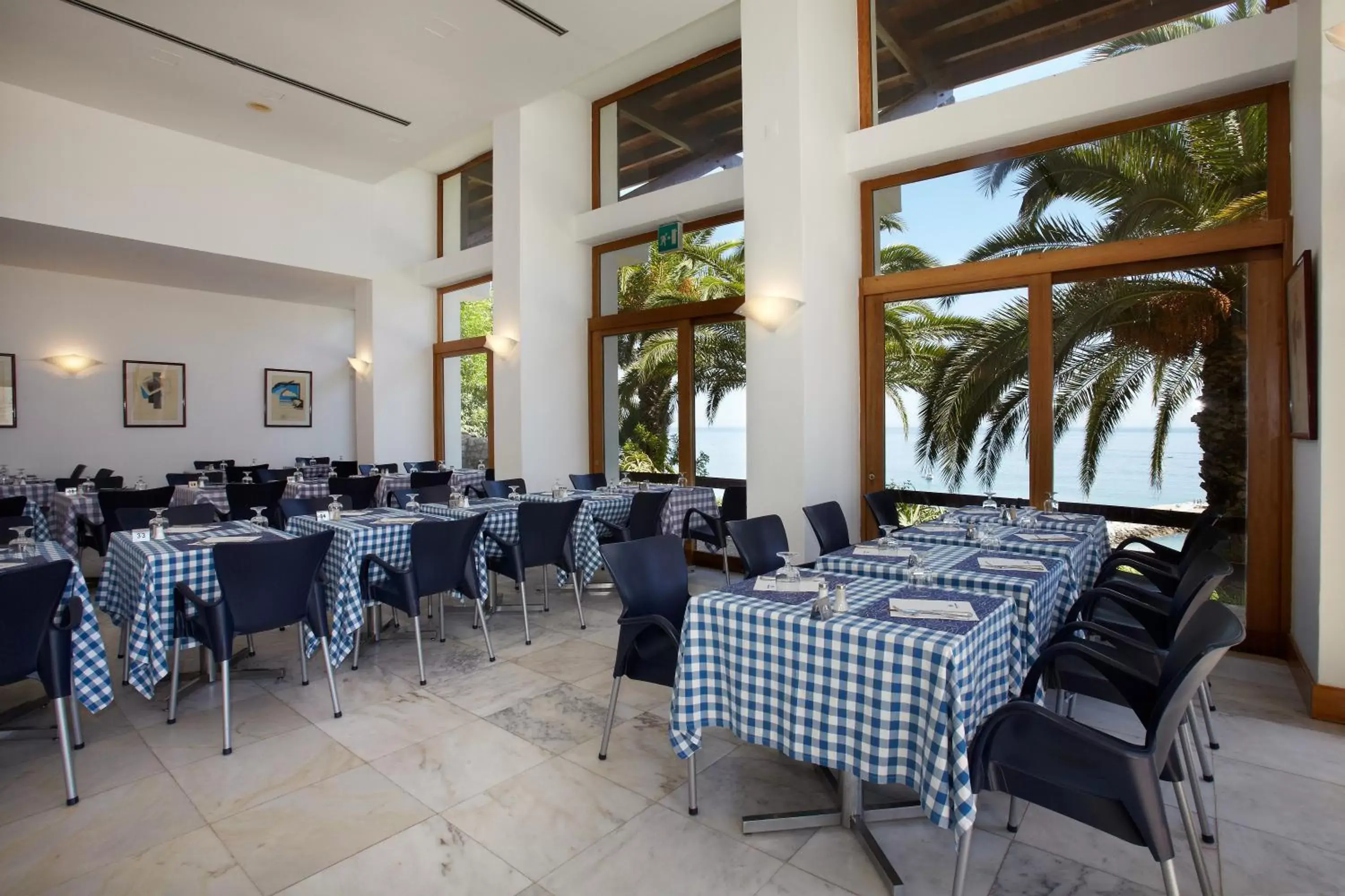 Restaurant/Places to Eat in Hotel do Mar