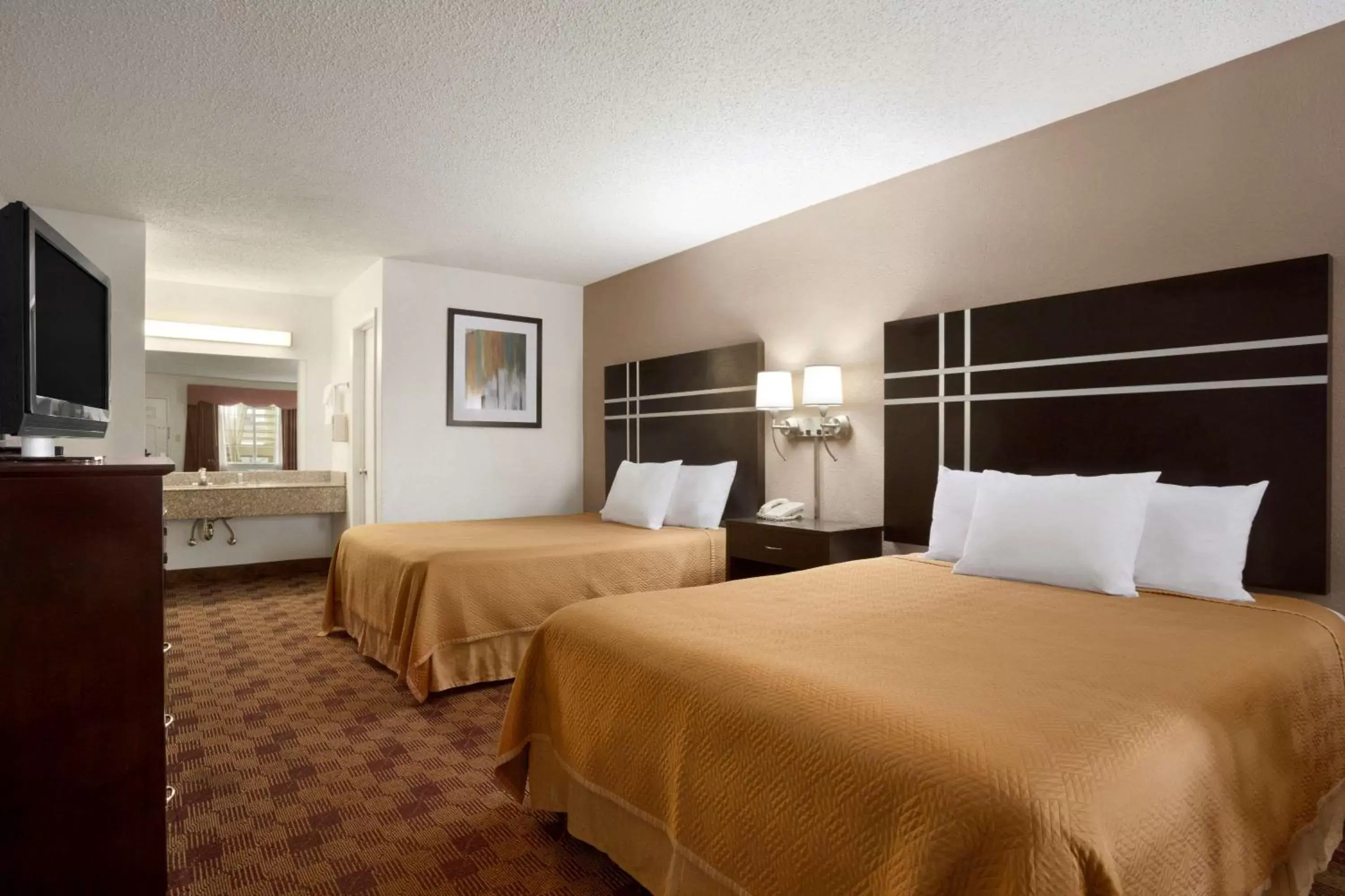 Photo of the whole room, Bed in Travelodge by Wyndham Killeen/Fort Hood