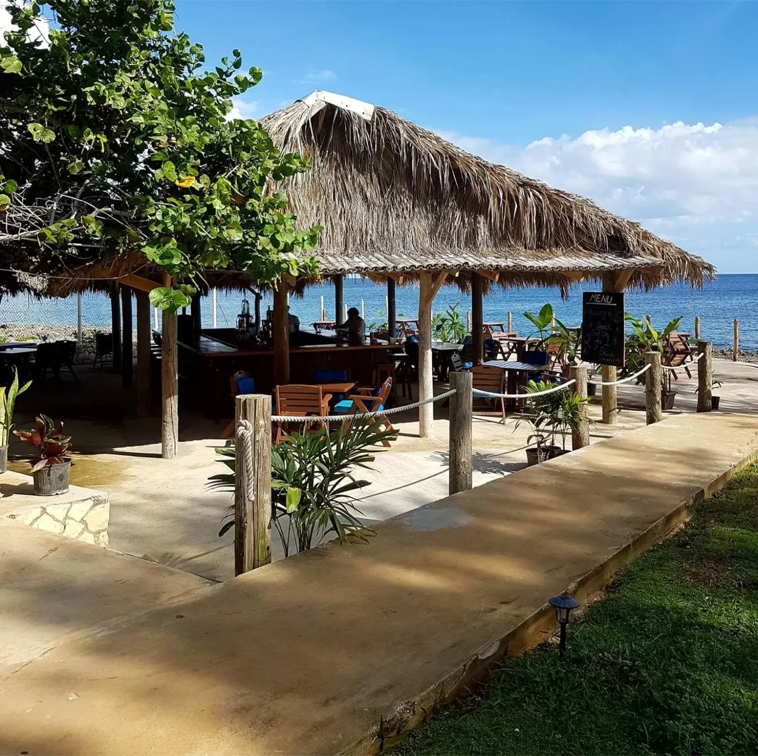 Restaurant/places to eat, Beach in The Westender Inn