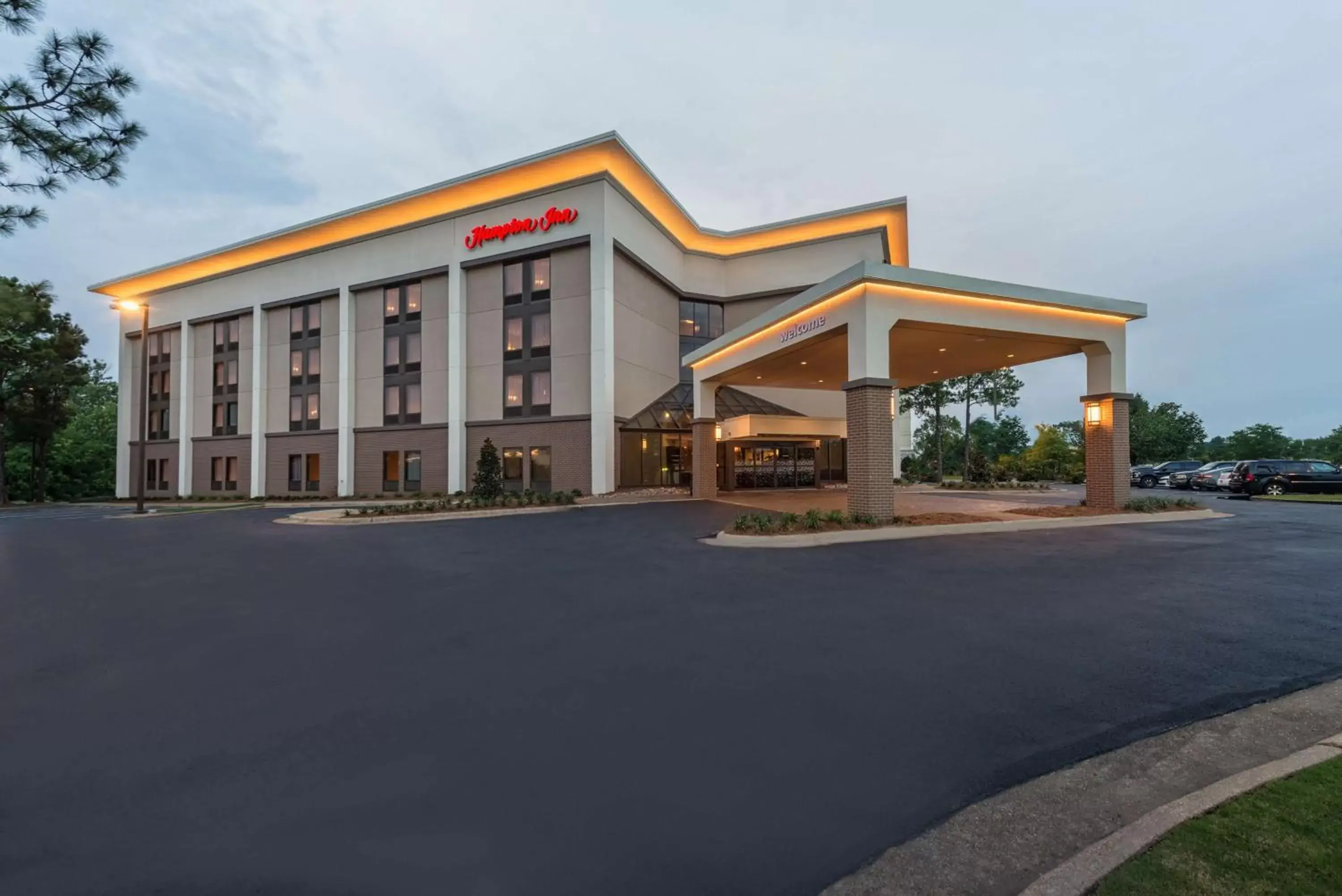 Property Building in Hampton Inn Meridian