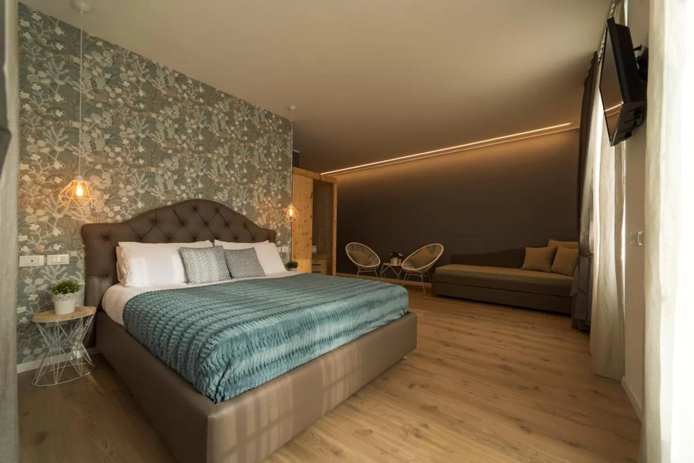 Bed in Lainez Rooms & Suites