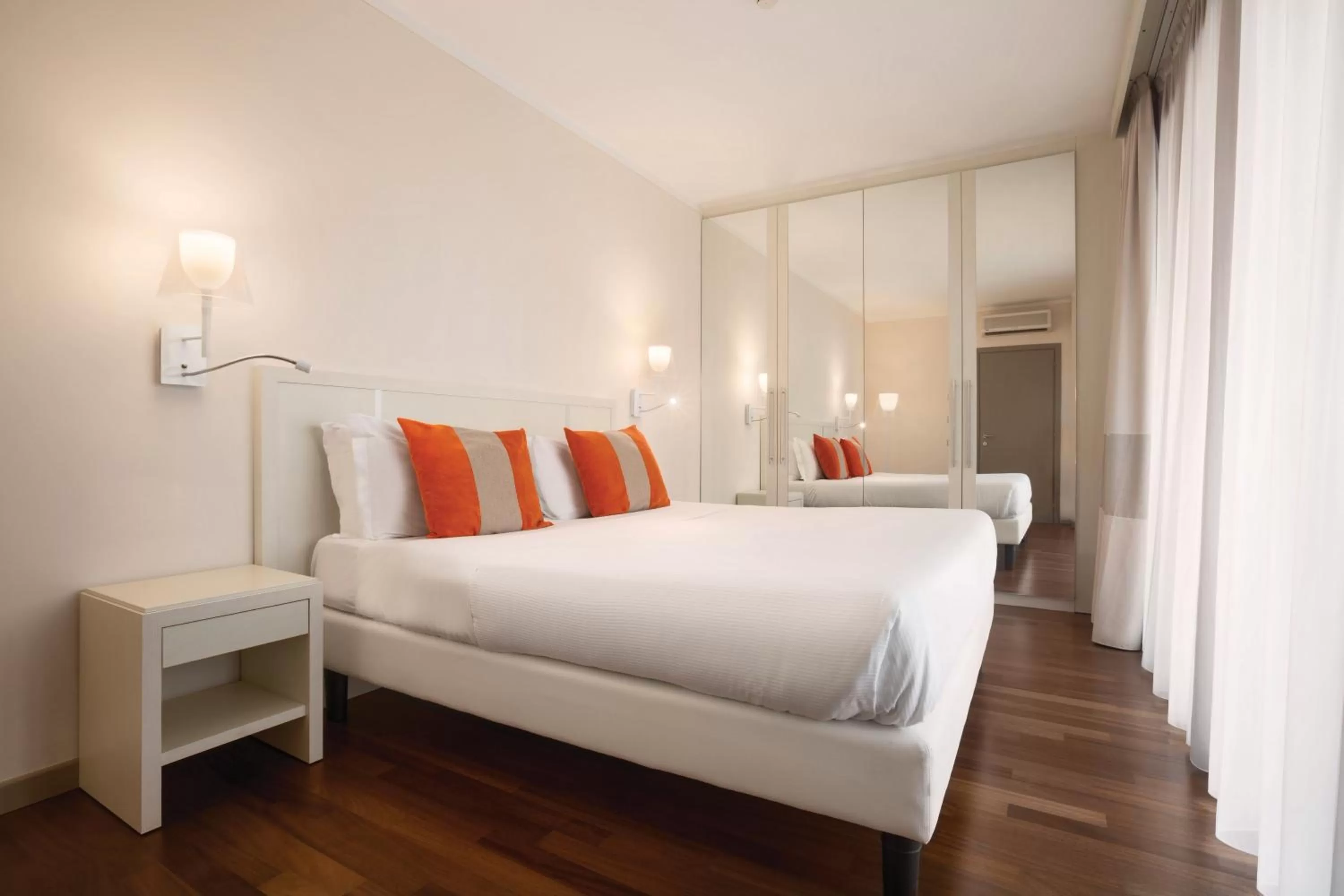 Photo of the whole room, Bed in Ramada Plaza by Wyndham Milano